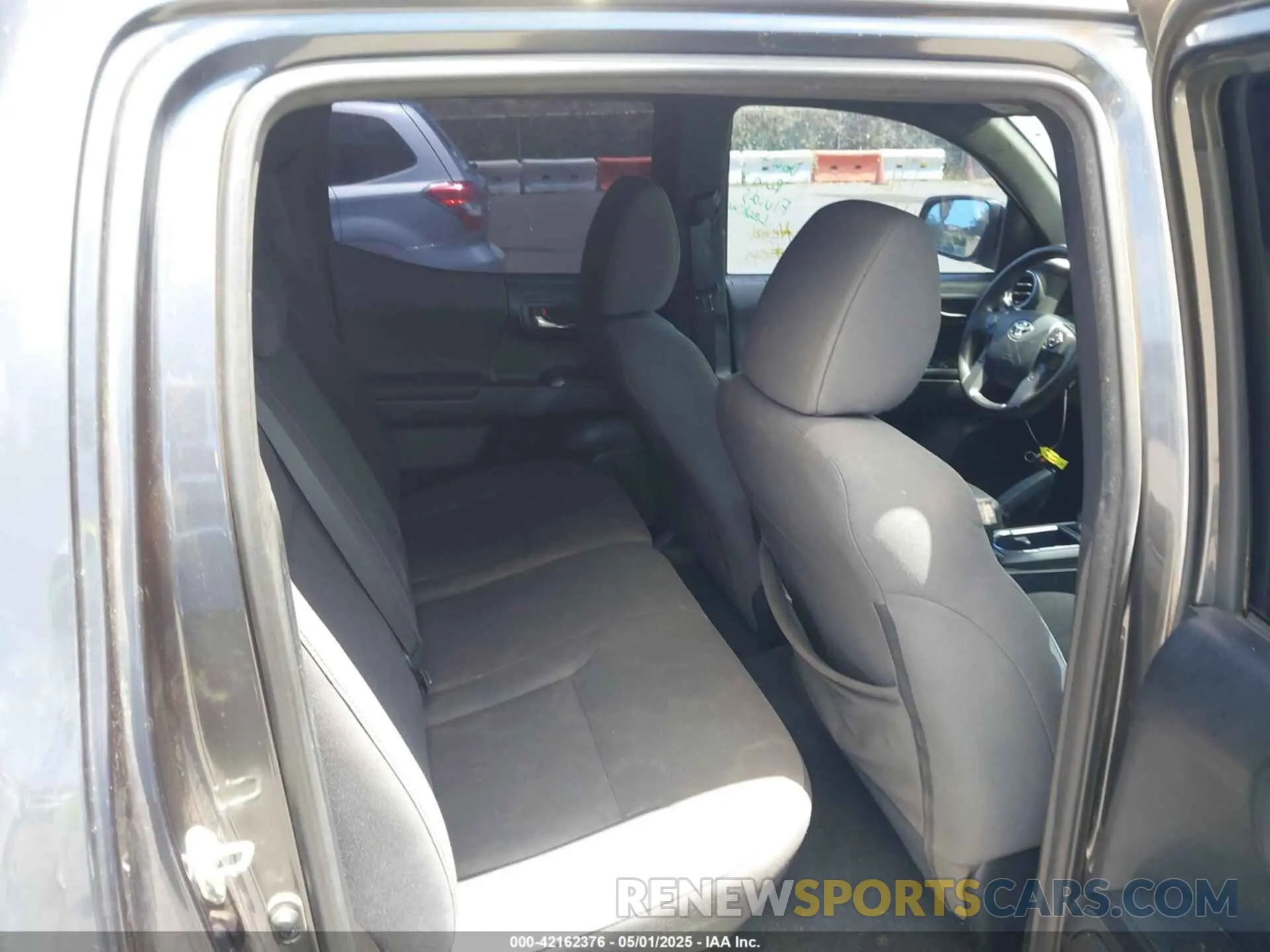 8 fotografías del automóvil dañado 3TMCZ5AN6KM259778 TOYOTA TACOMA 2019