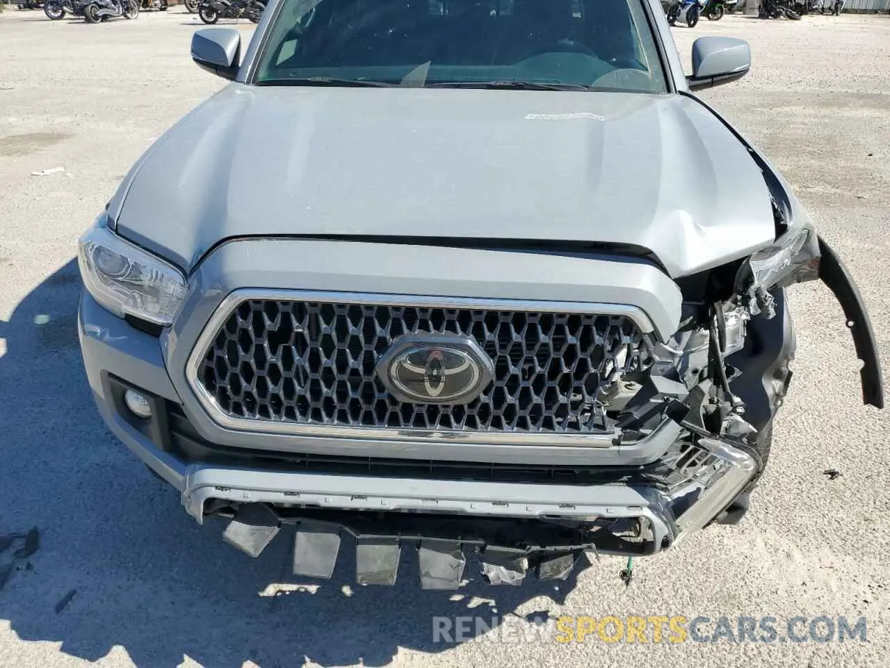 12 fotografías del automóvil dañado 3TMCZ5AN6KM274037 TOYOTA TACOMA 2019