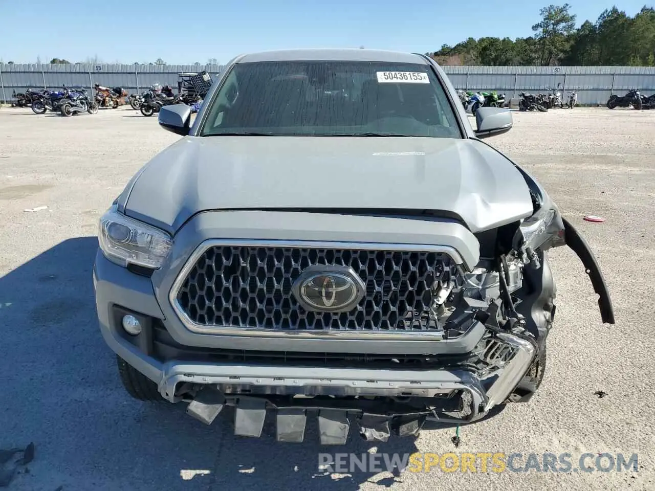 5 fotografías del automóvil dañado 3TMCZ5AN6KM274037 TOYOTA TACOMA 2019