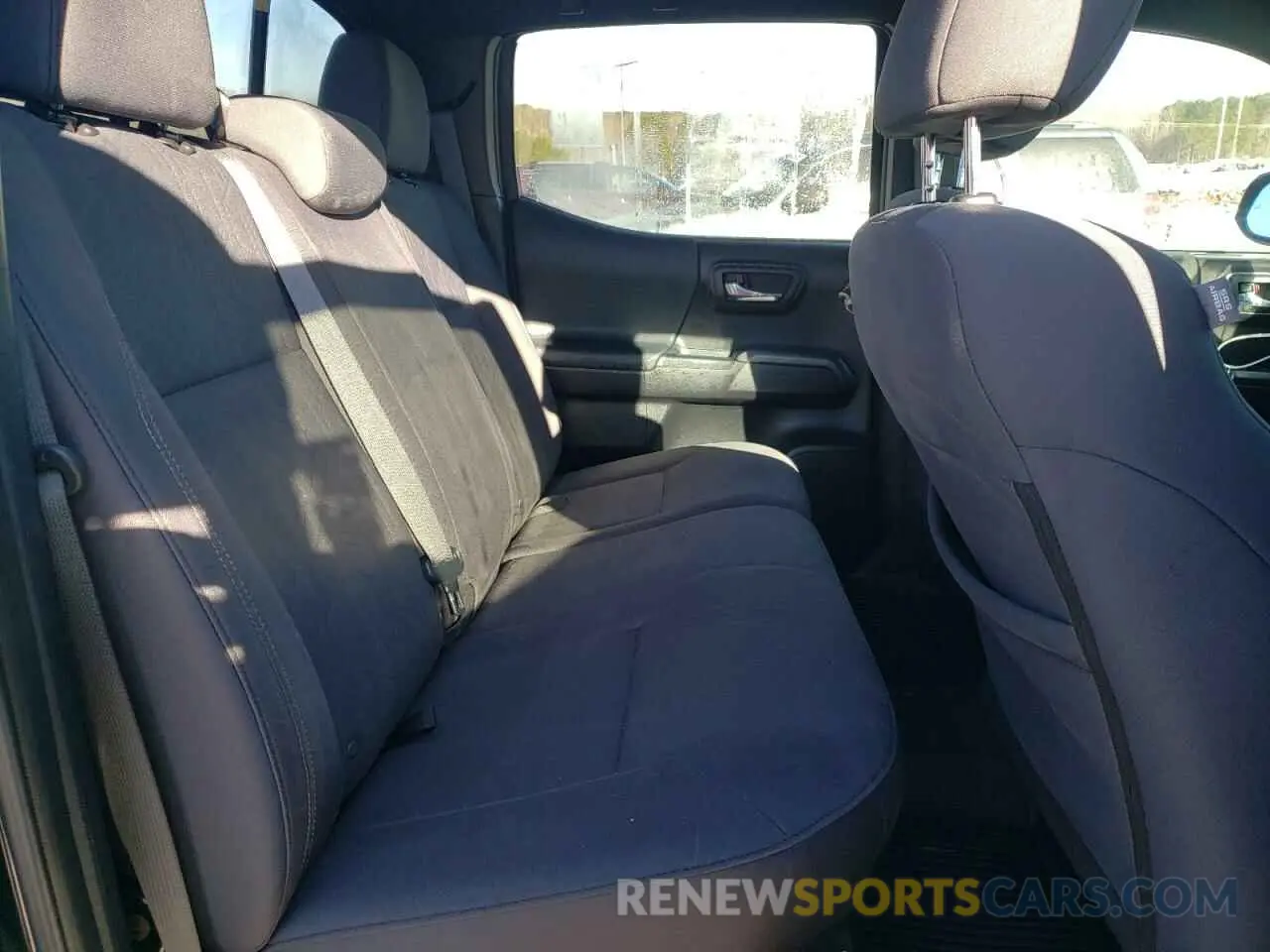 10 fotografías del automóvil dañado 3TMCZ5AN6KM281733 TOYOTA TACOMA 2019