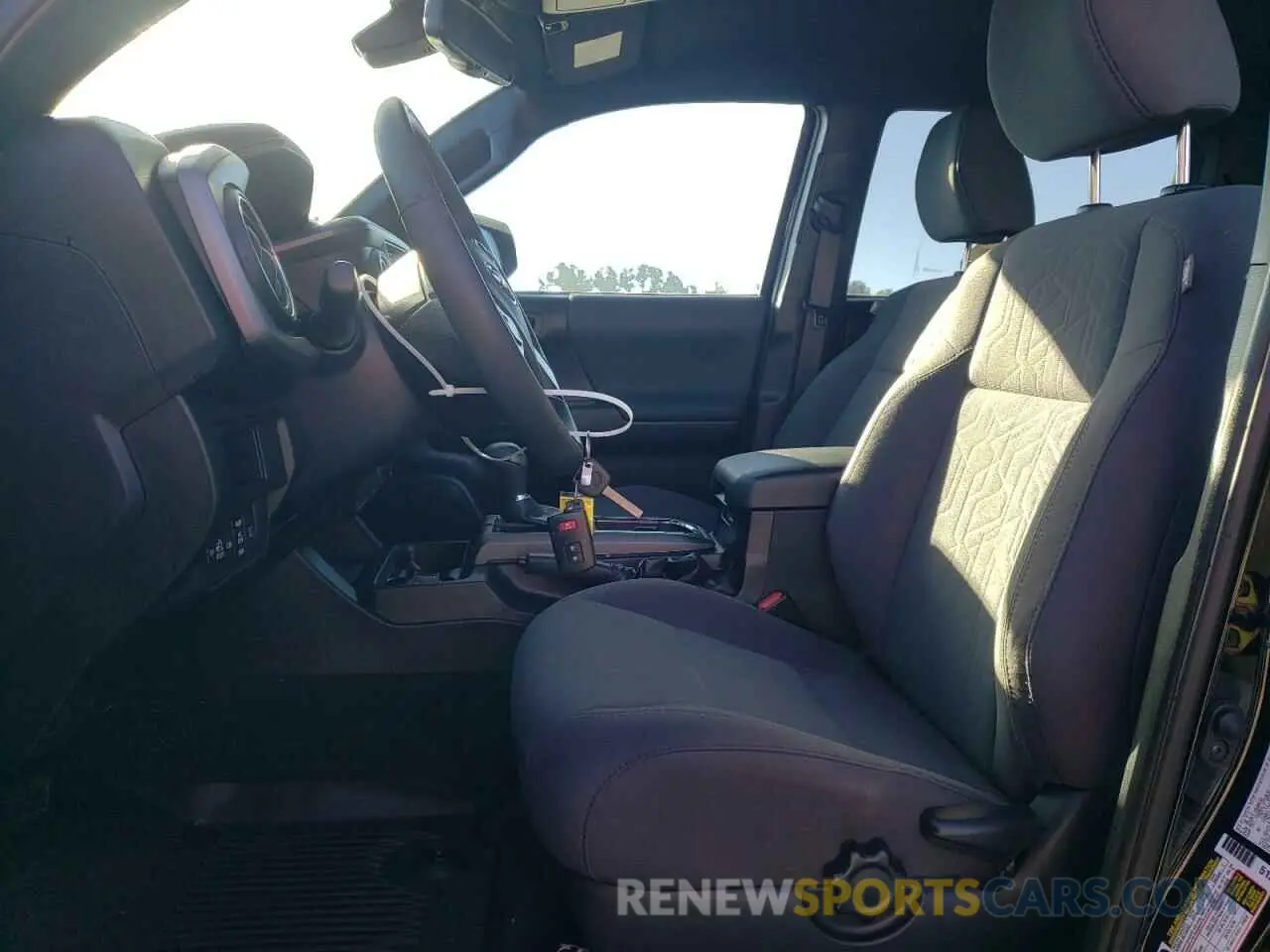 7 fotografías del automóvil dañado 3TMCZ5AN6KM281733 TOYOTA TACOMA 2019