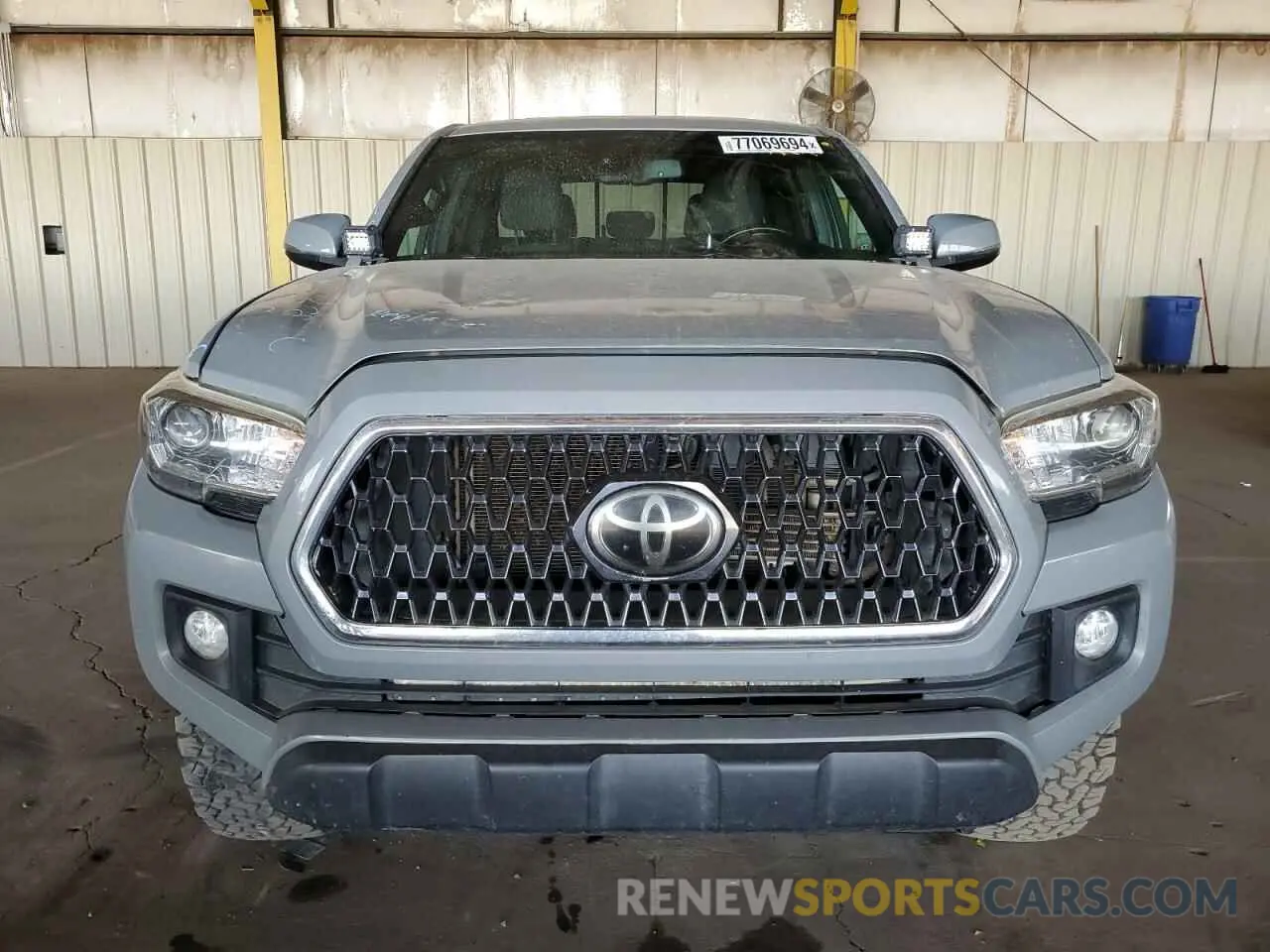 5 fotografías del automóvil dañado 3TMCZ5AN6KM282865 TOYOTA TACOMA 2019