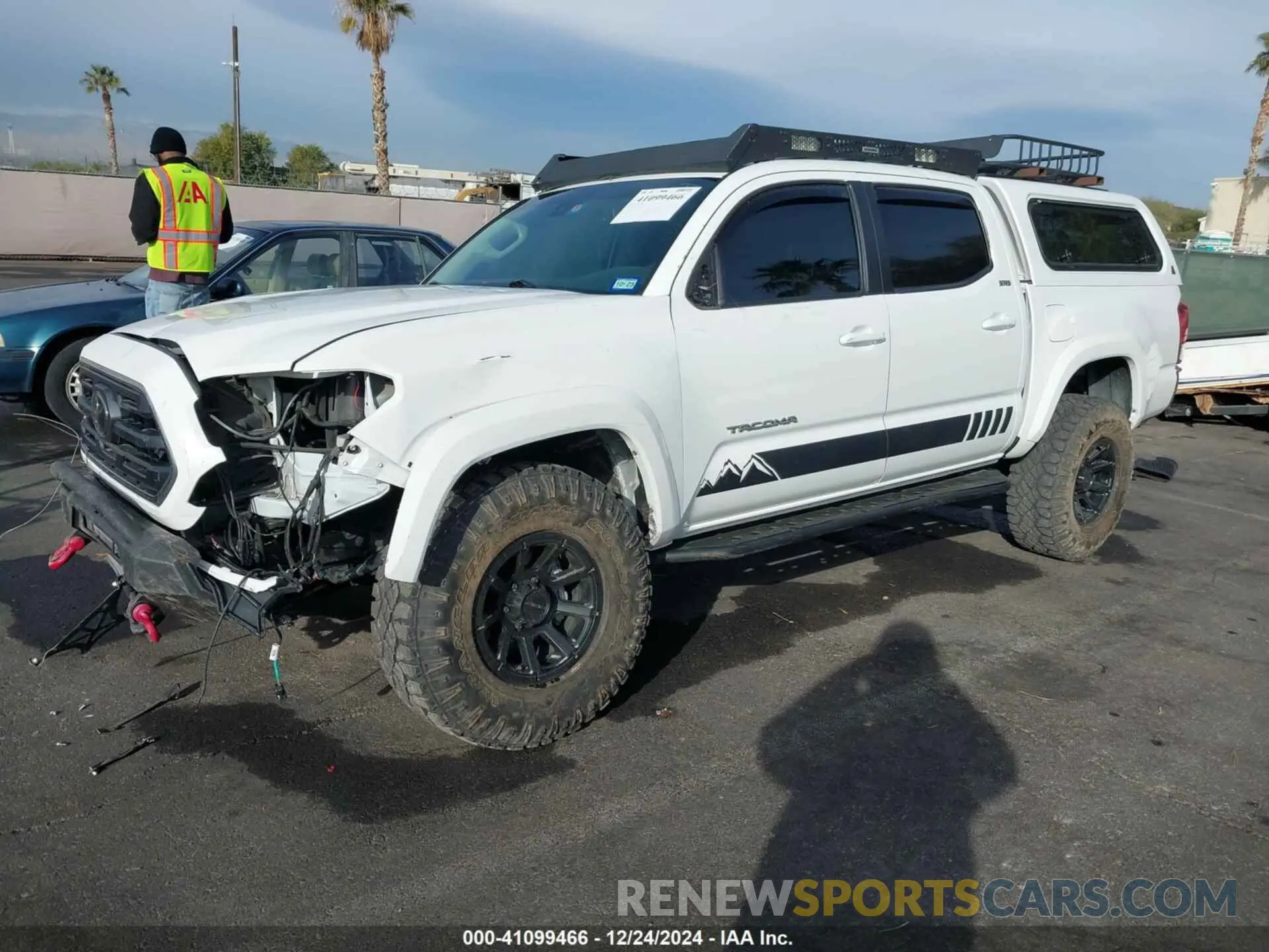2 fotografías del automóvil dañado 3TMCZ5AN6KM284101 TOYOTA TACOMA 2019