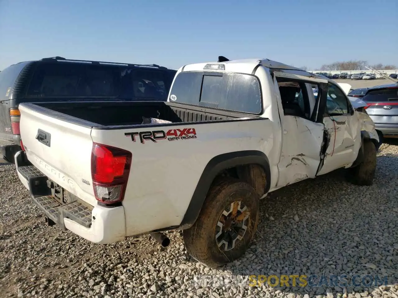 4 fotografías del automóvil dañado 3TMCZ5AN7KM222657 TOYOTA TACOMA 2019