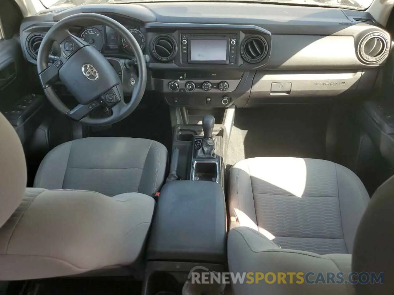 8 fotografías del automóvil dañado 3TMCZ5AN7KM229446 TOYOTA TACOMA 2019