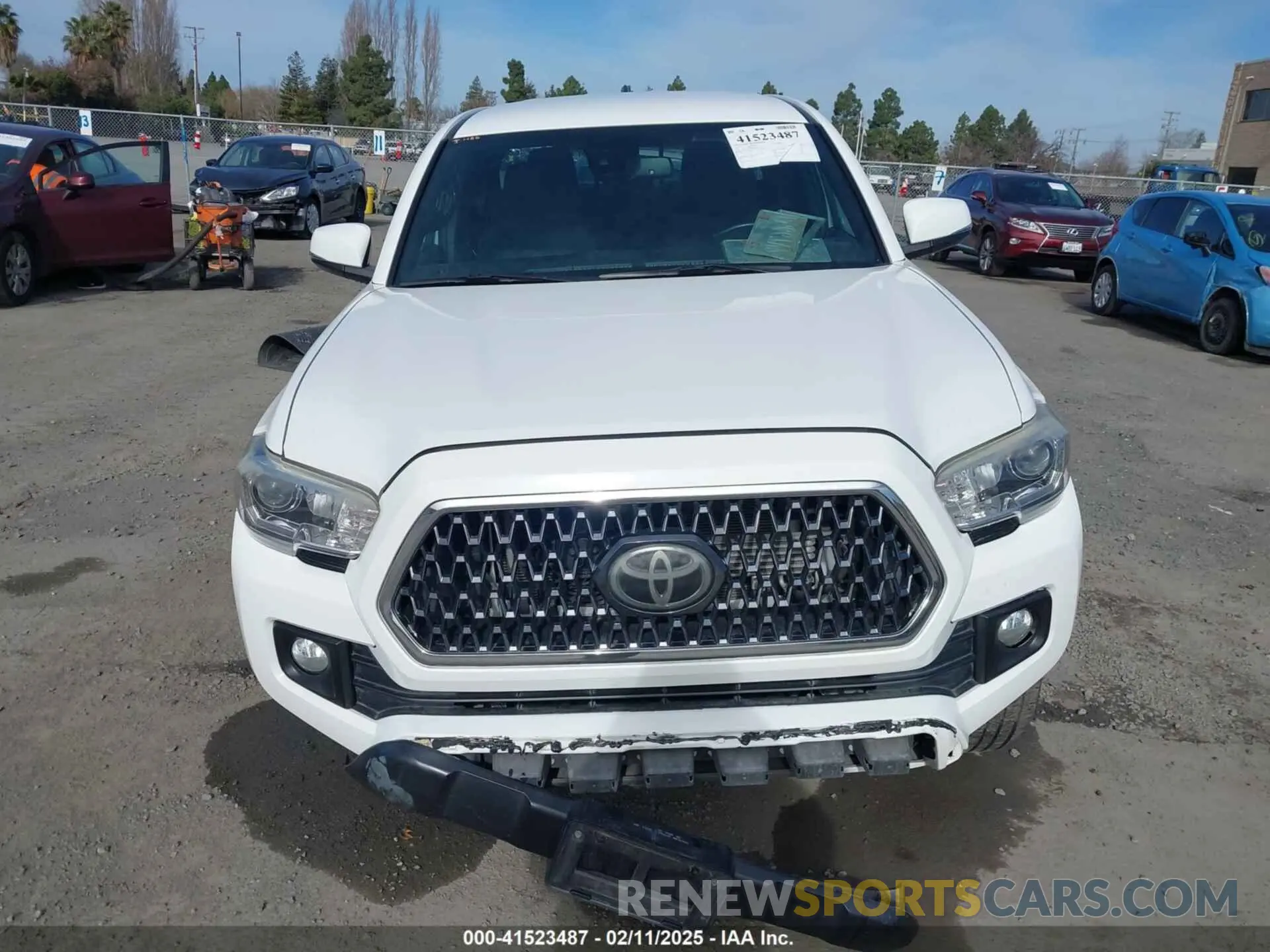 11 fotografías del automóvil dañado 3TMCZ5AN7KM259322 TOYOTA TACOMA 2019