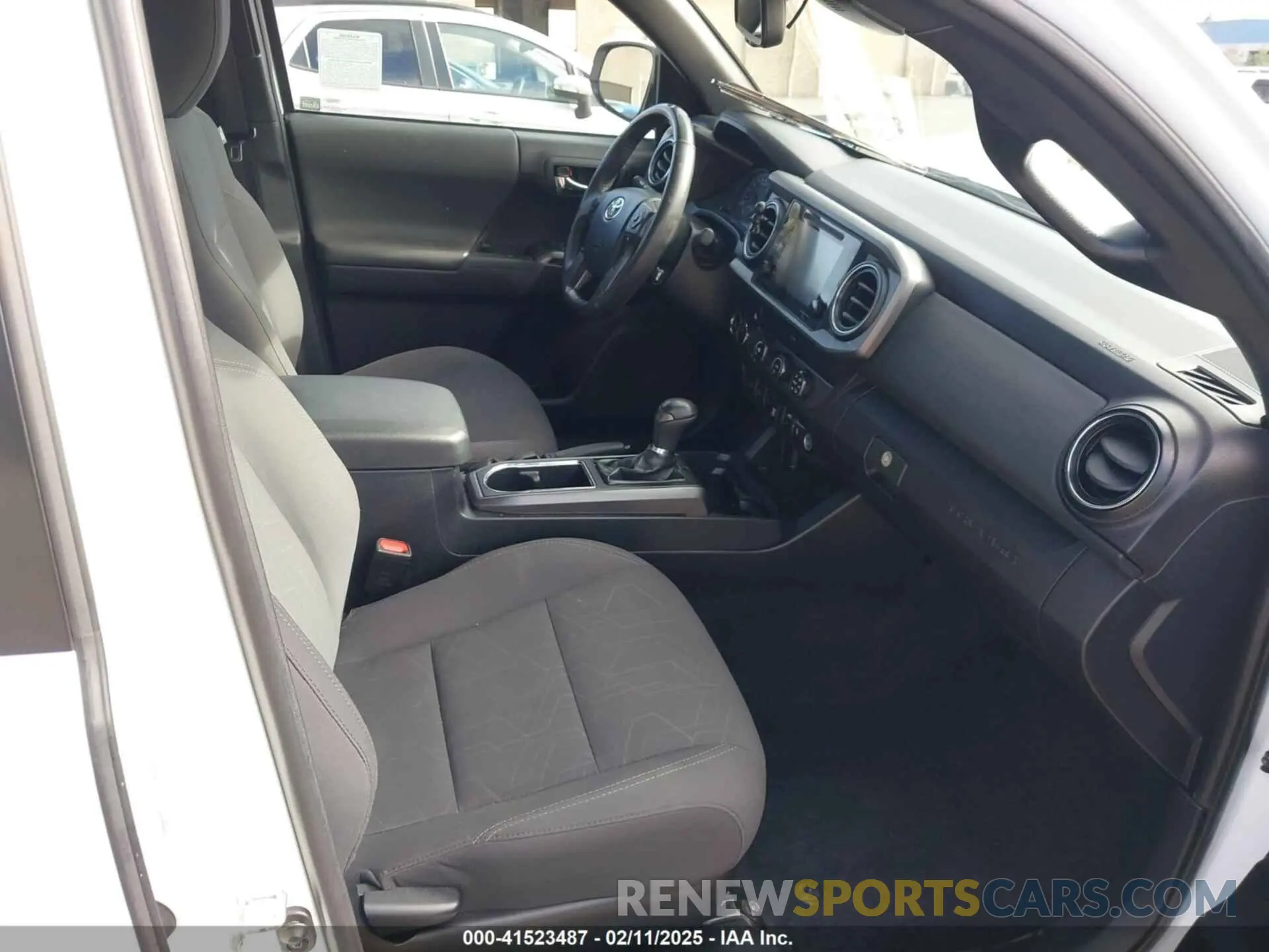 5 fotografías del automóvil dañado 3TMCZ5AN7KM259322 TOYOTA TACOMA 2019