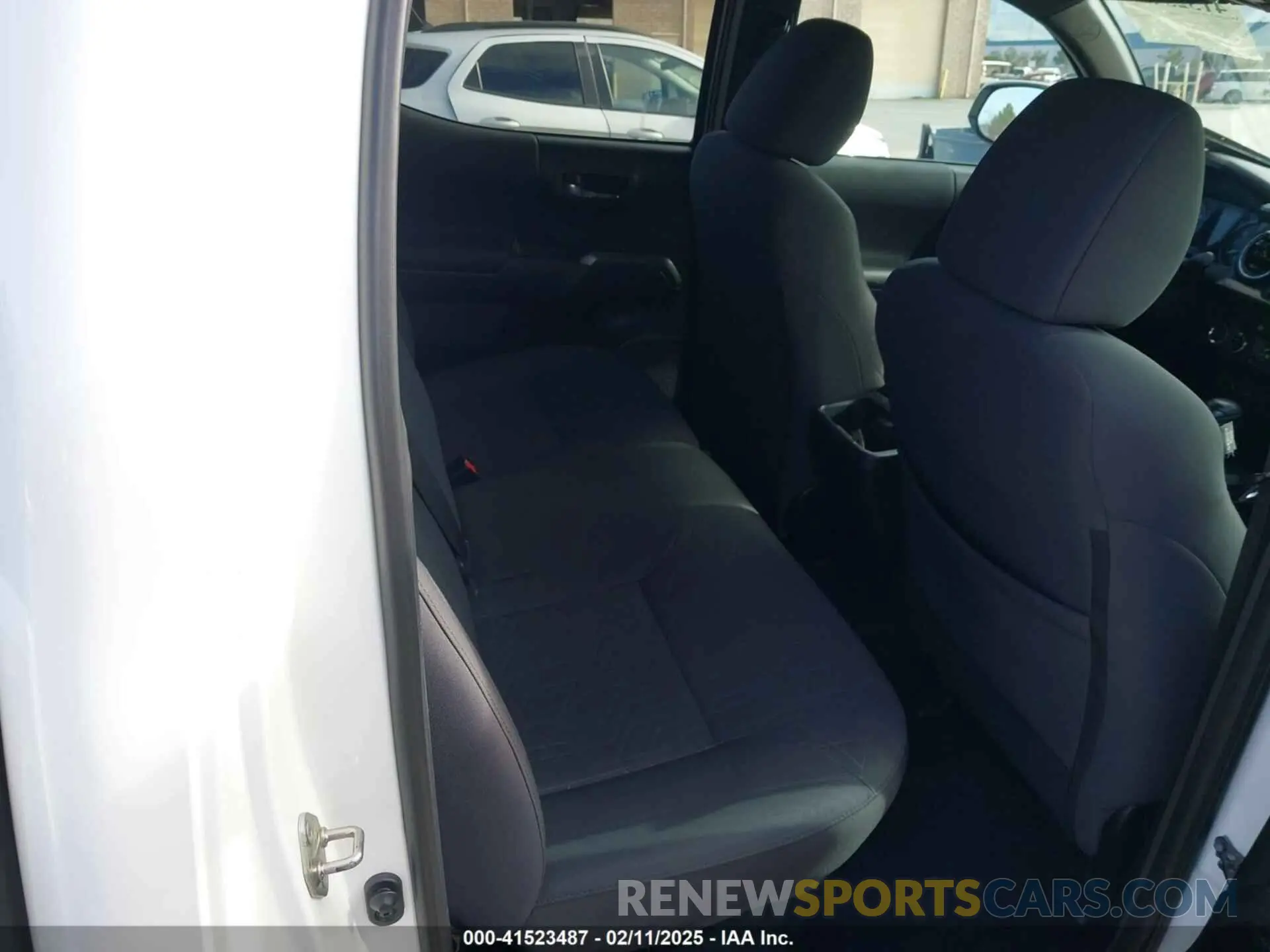 8 fotografías del automóvil dañado 3TMCZ5AN7KM259322 TOYOTA TACOMA 2019