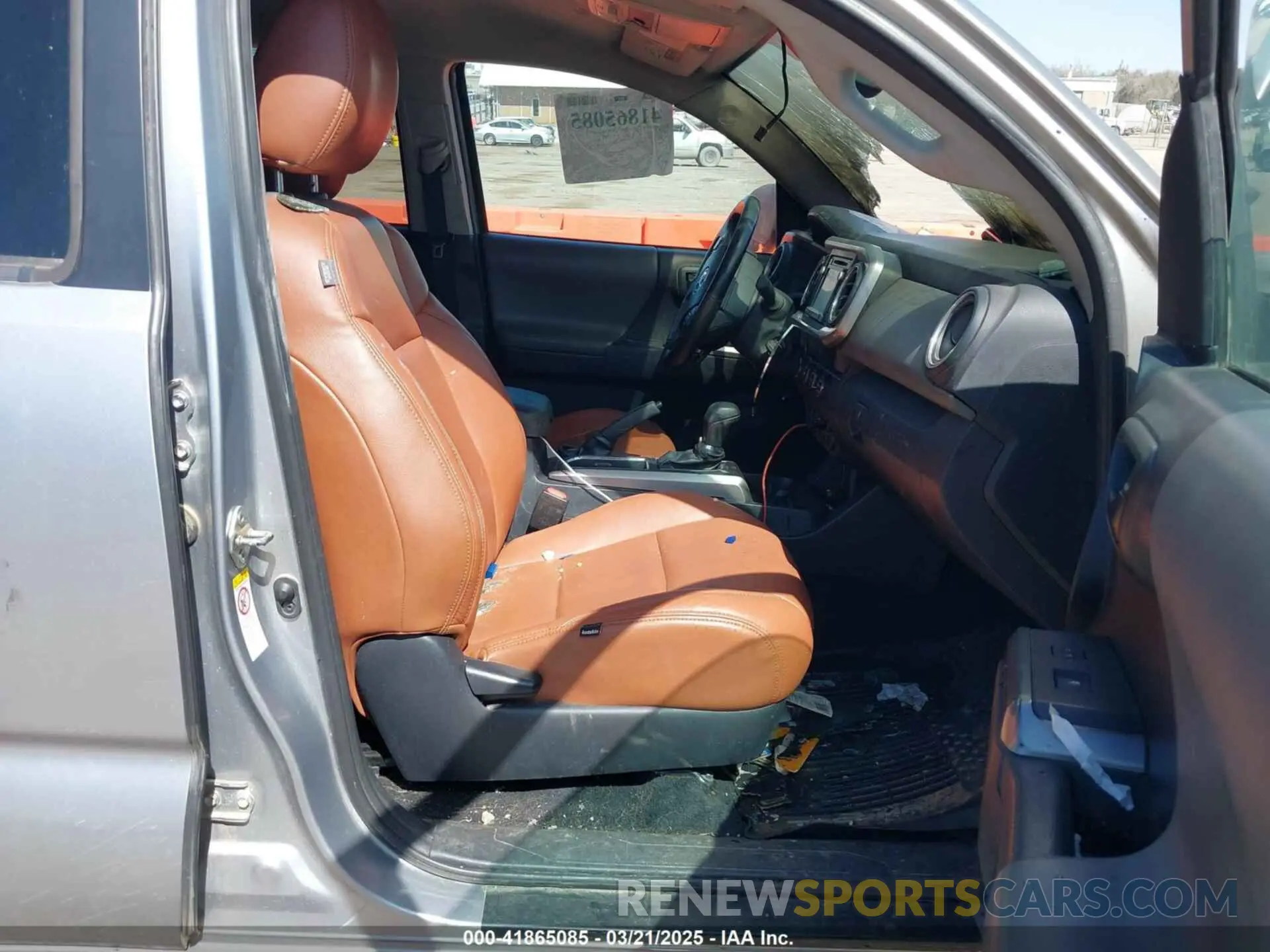 5 fotografías del automóvil dañado 3TMCZ5AN8KM196697 TOYOTA TACOMA 2019