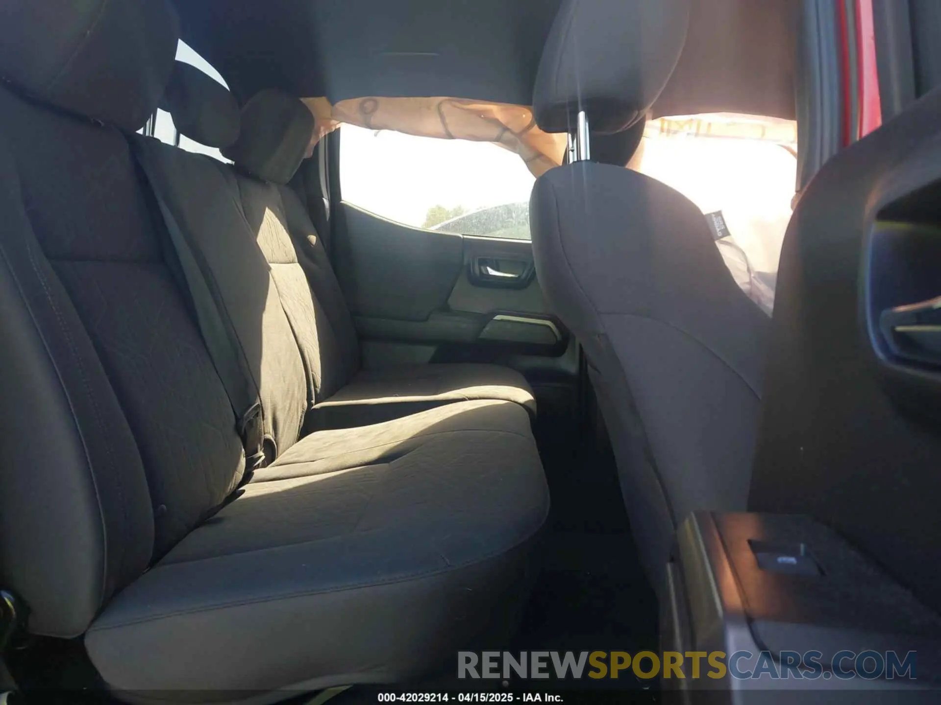 8 fotografías del automóvil dañado 3TMCZ5AN8KM259474 TOYOTA TACOMA 2019