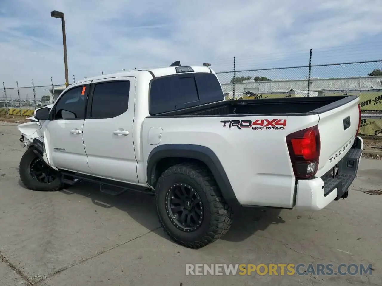 2 fotografías del automóvil dañado 3TMCZ5AN9KM203267 TOYOTA TACOMA 2019