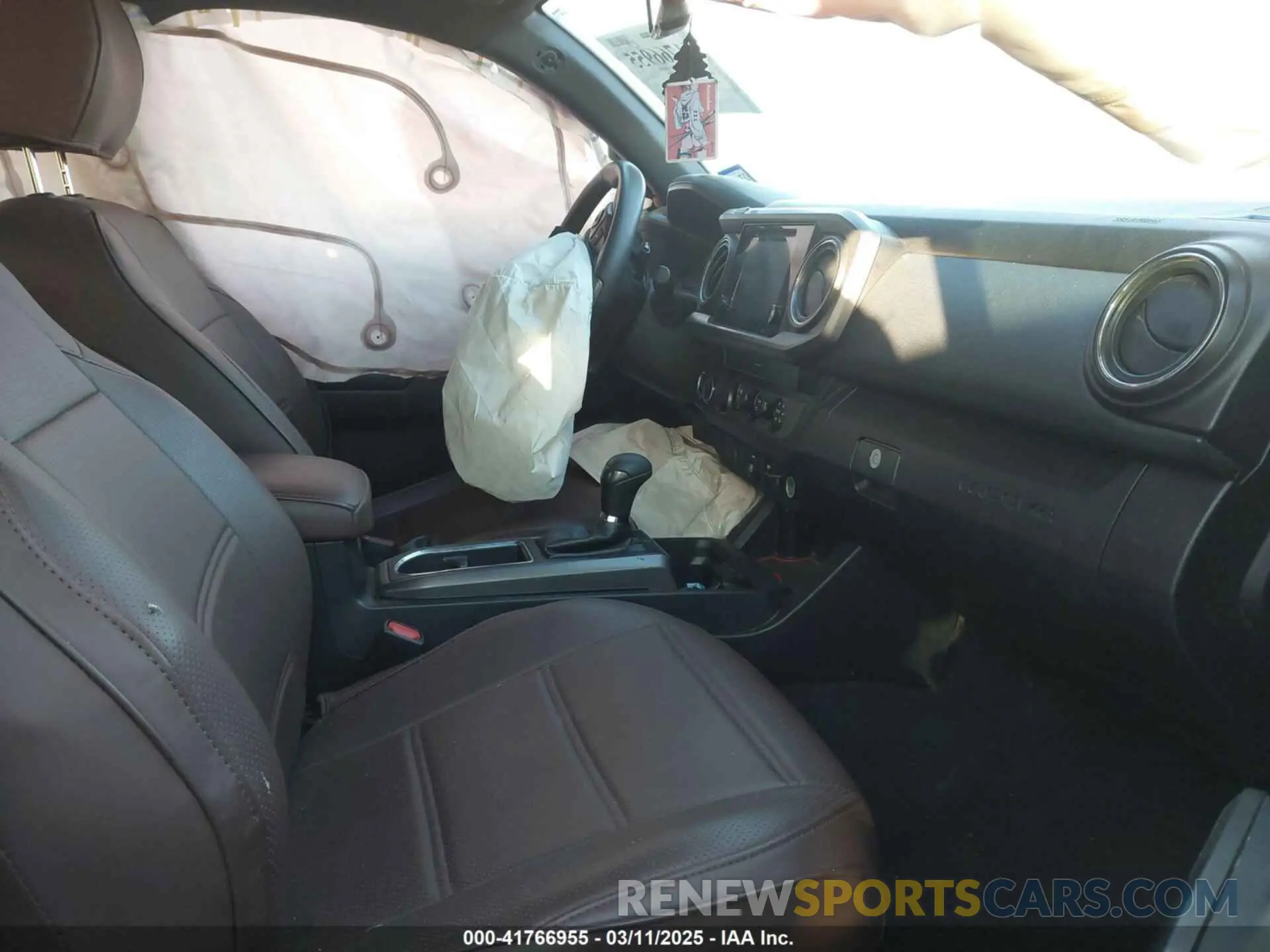 5 fotografías del automóvil dañado 3TMCZ5AN9KM214768 TOYOTA TACOMA 2019