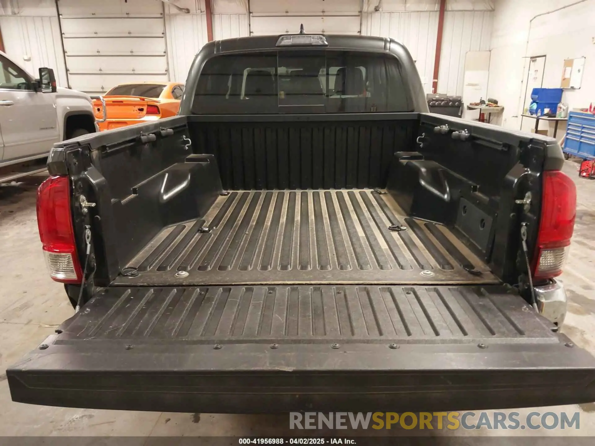 12 fotografías del automóvil dañado 3TMCZ5AN9KM275537 TOYOTA TACOMA 2019
