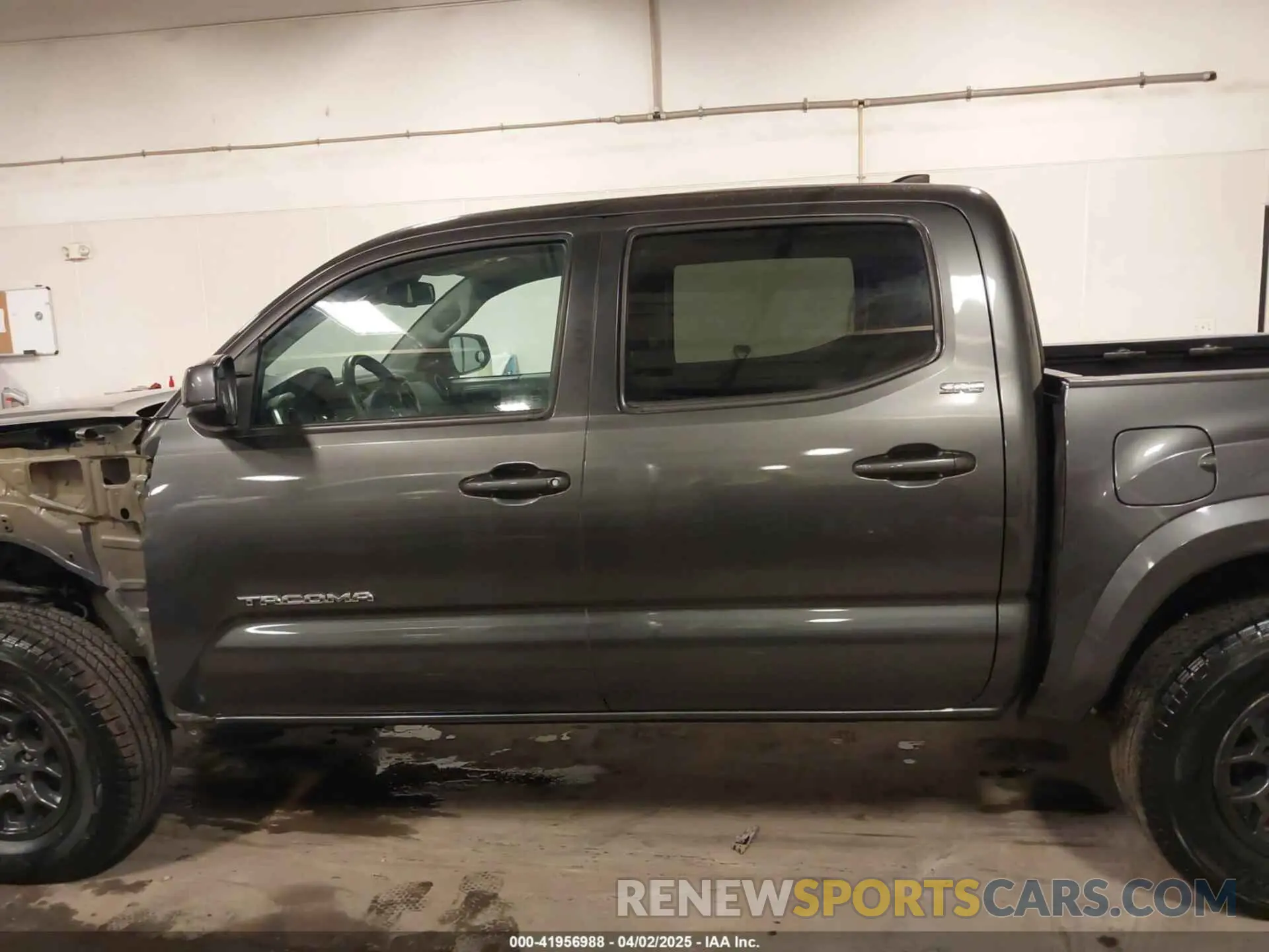 15 fotografías del automóvil dañado 3TMCZ5AN9KM275537 TOYOTA TACOMA 2019