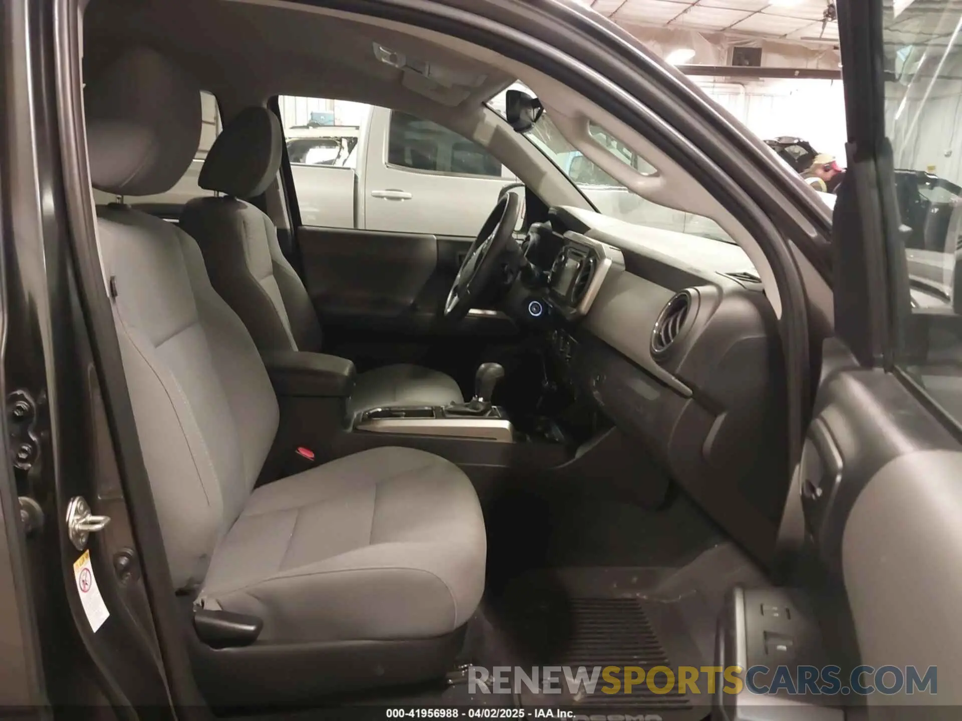 5 fotografías del automóvil dañado 3TMCZ5AN9KM275537 TOYOTA TACOMA 2019