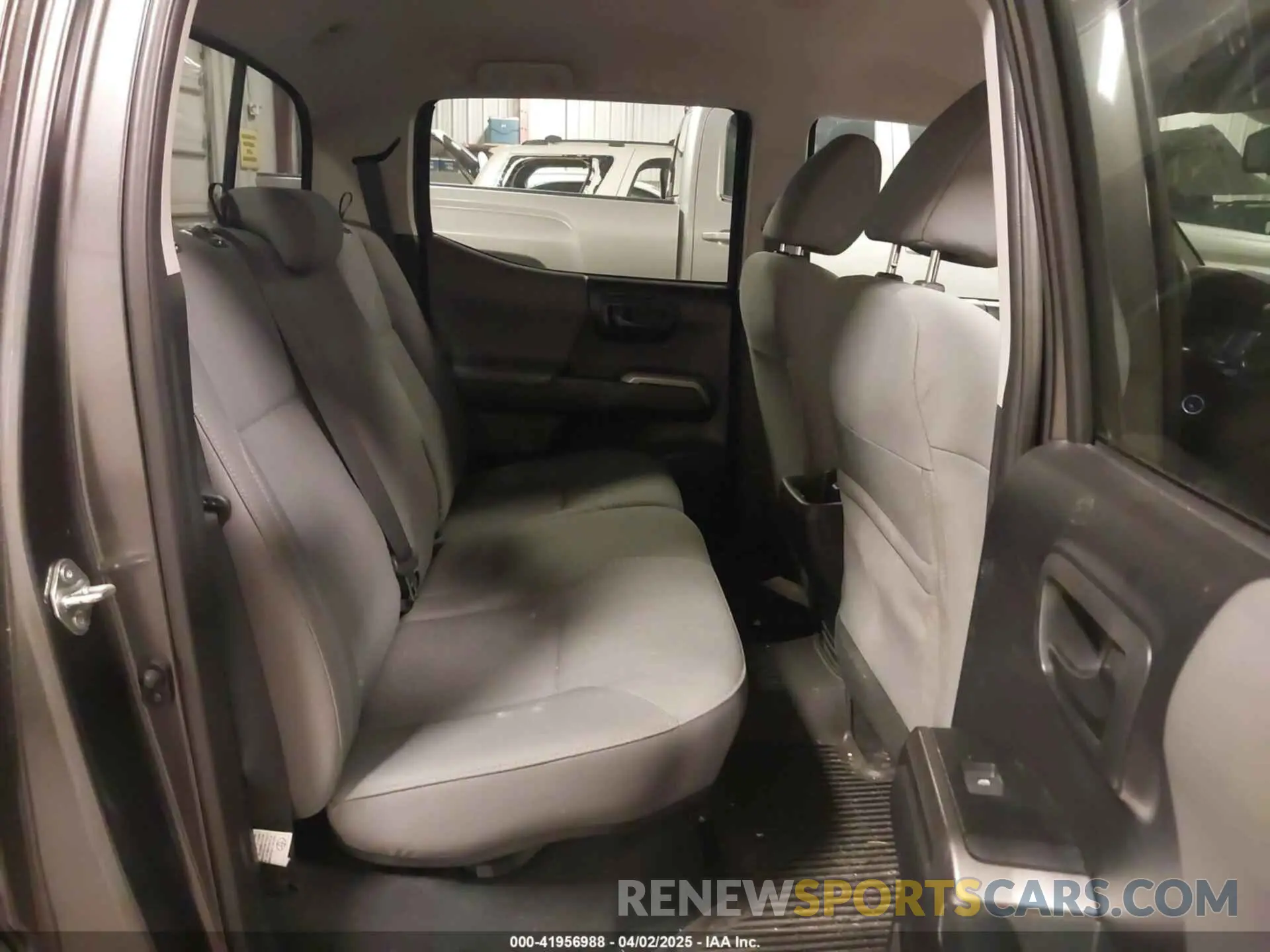 8 fotografías del automóvil dañado 3TMCZ5AN9KM275537 TOYOTA TACOMA 2019