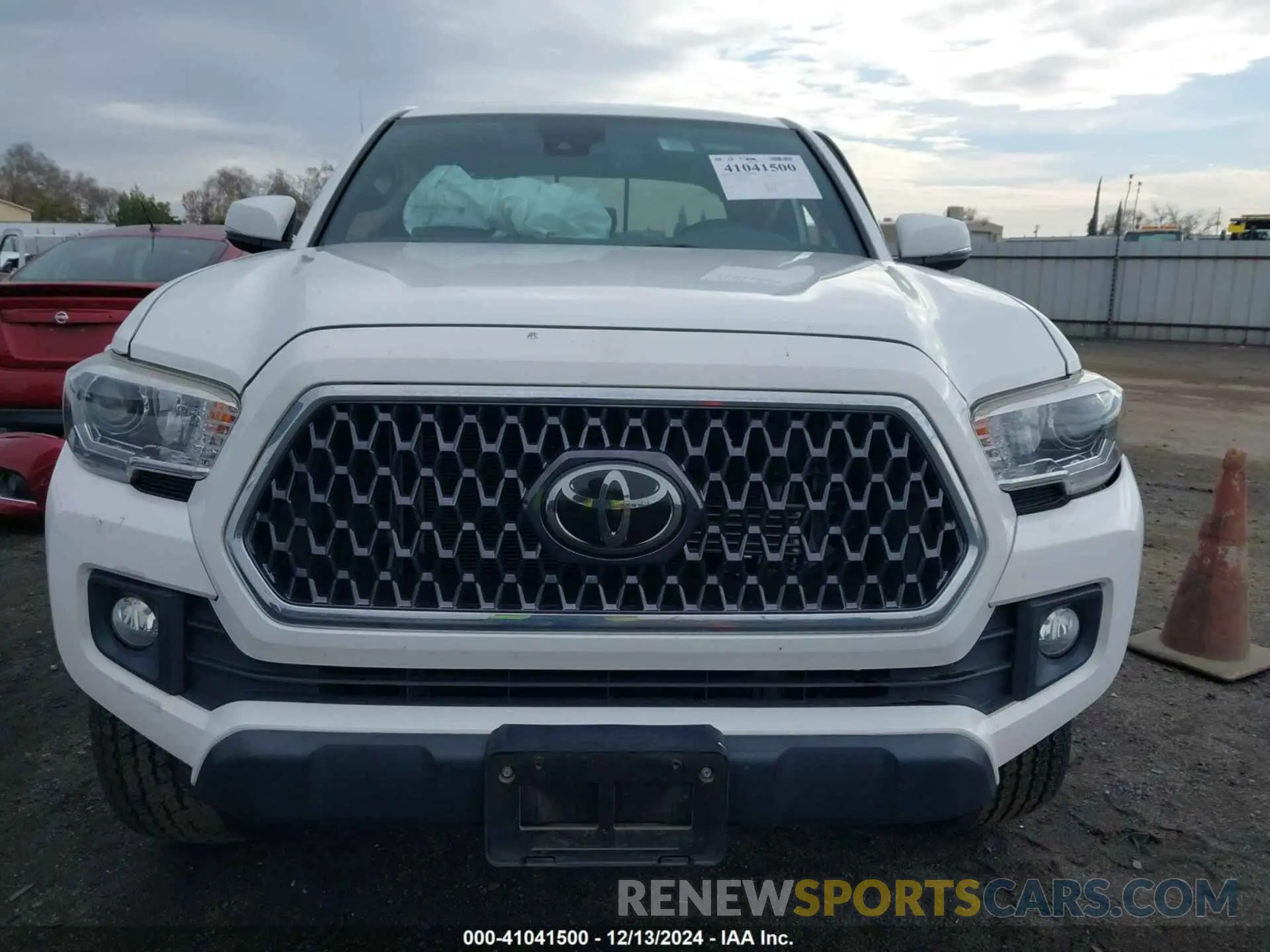 12 fotografías del automóvil dañado 3TMCZ5AN9KM287168 TOYOTA TACOMA 2019