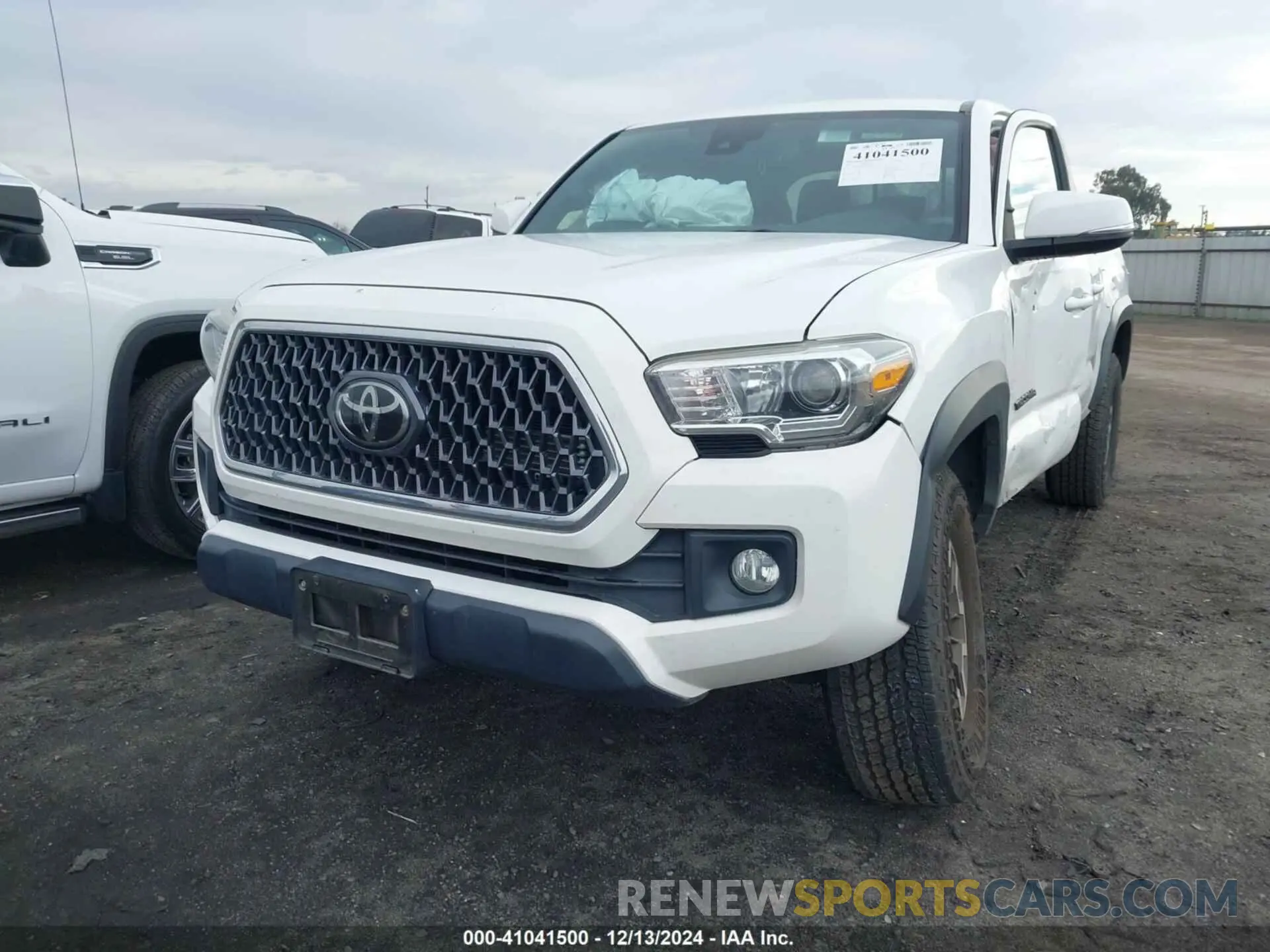 2 fotografías del automóvil dañado 3TMCZ5AN9KM287168 TOYOTA TACOMA 2019