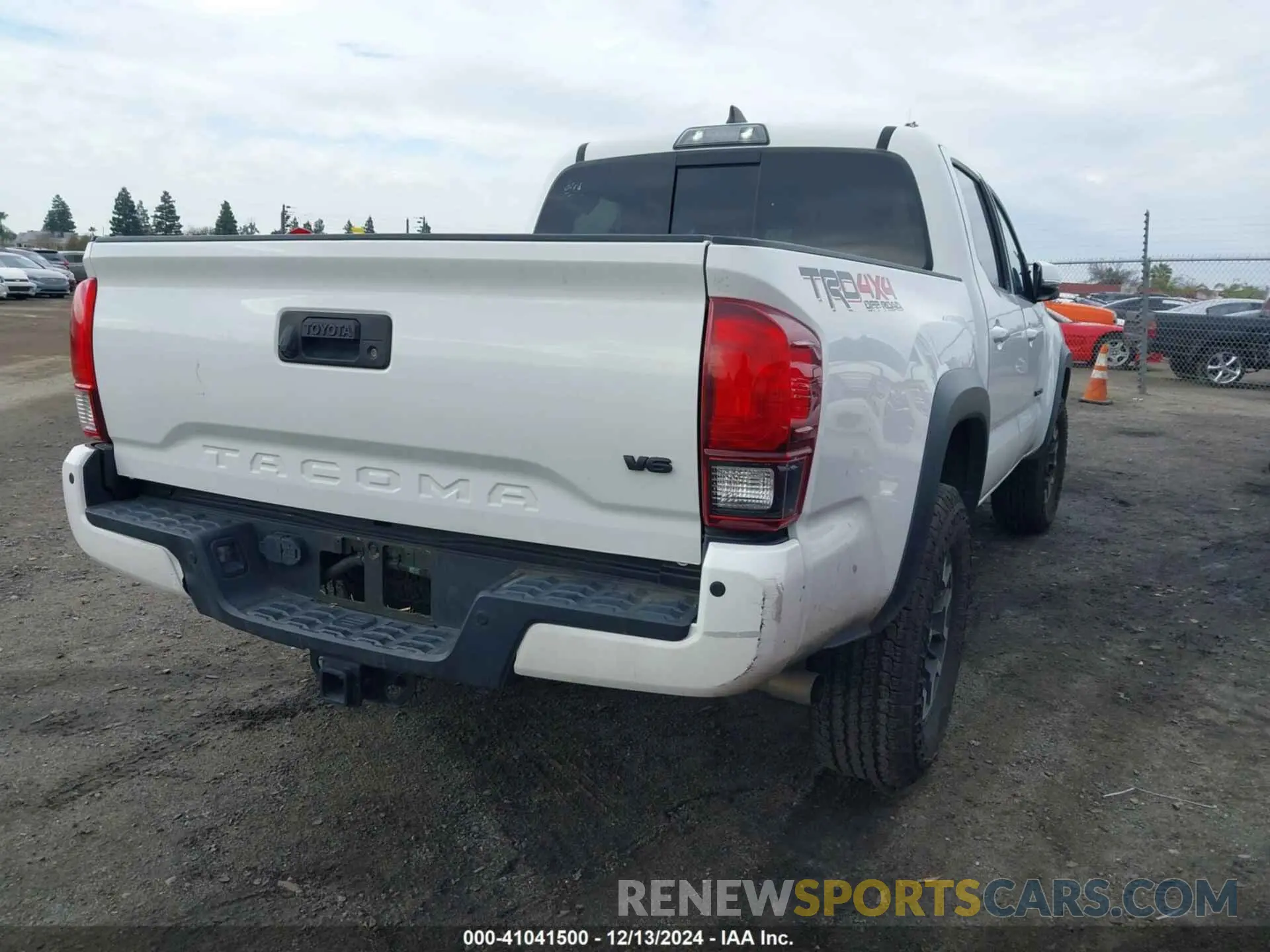4 fotografías del automóvil dañado 3TMCZ5AN9KM287168 TOYOTA TACOMA 2019