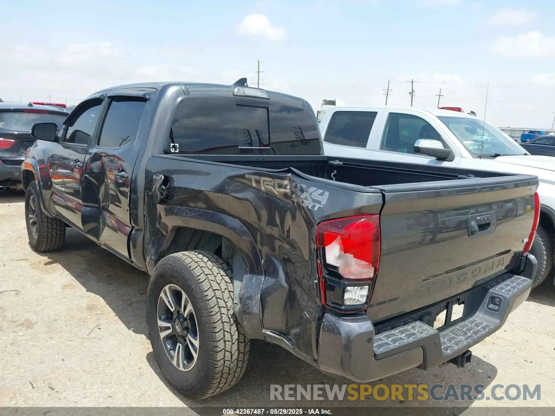3 fotografías del automóvil dañado 3TMCZ5ANXKM251084 TOYOTA TACOMA 2019