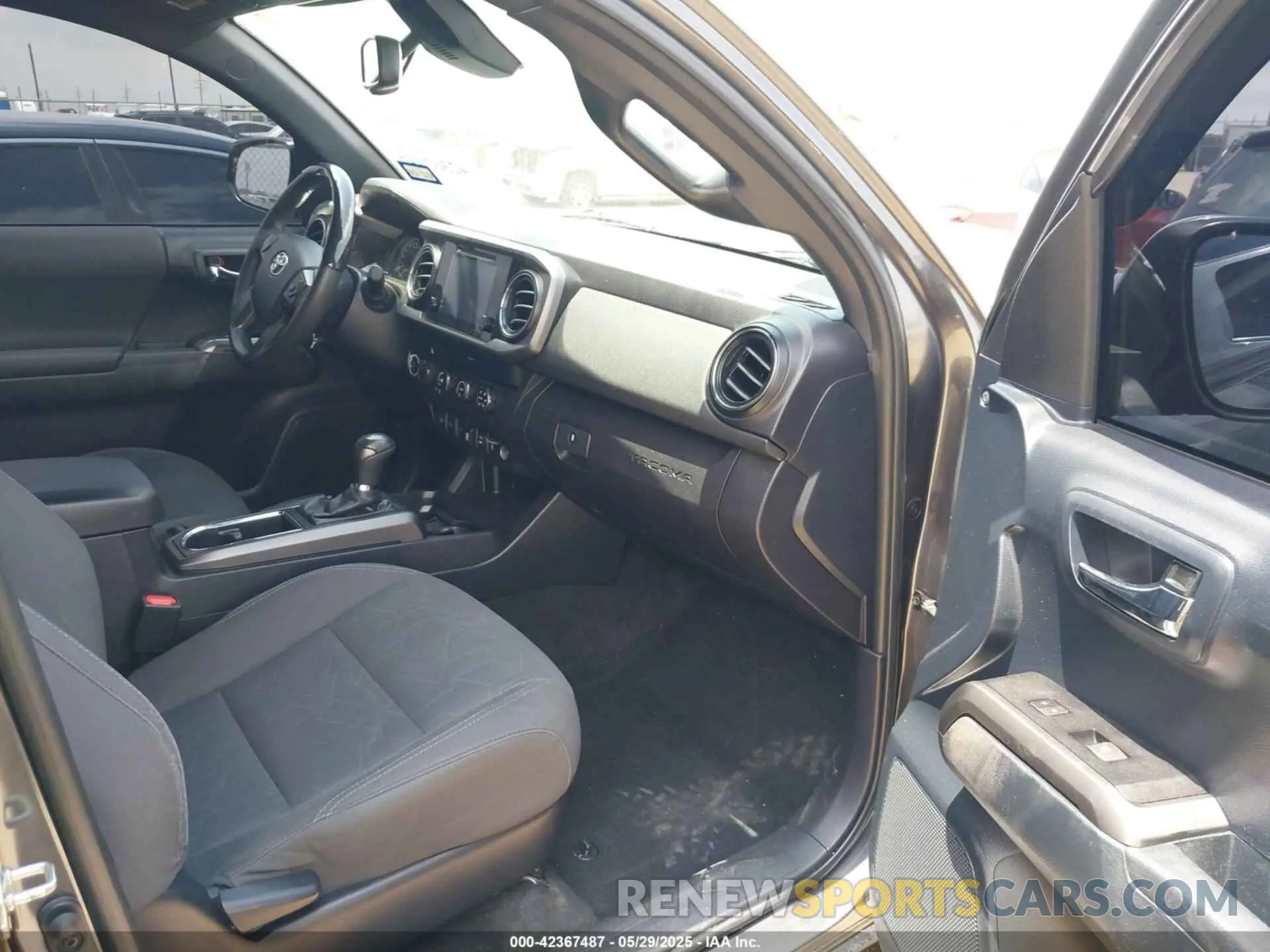 5 fotografías del automóvil dañado 3TMCZ5ANXKM251084 TOYOTA TACOMA 2019