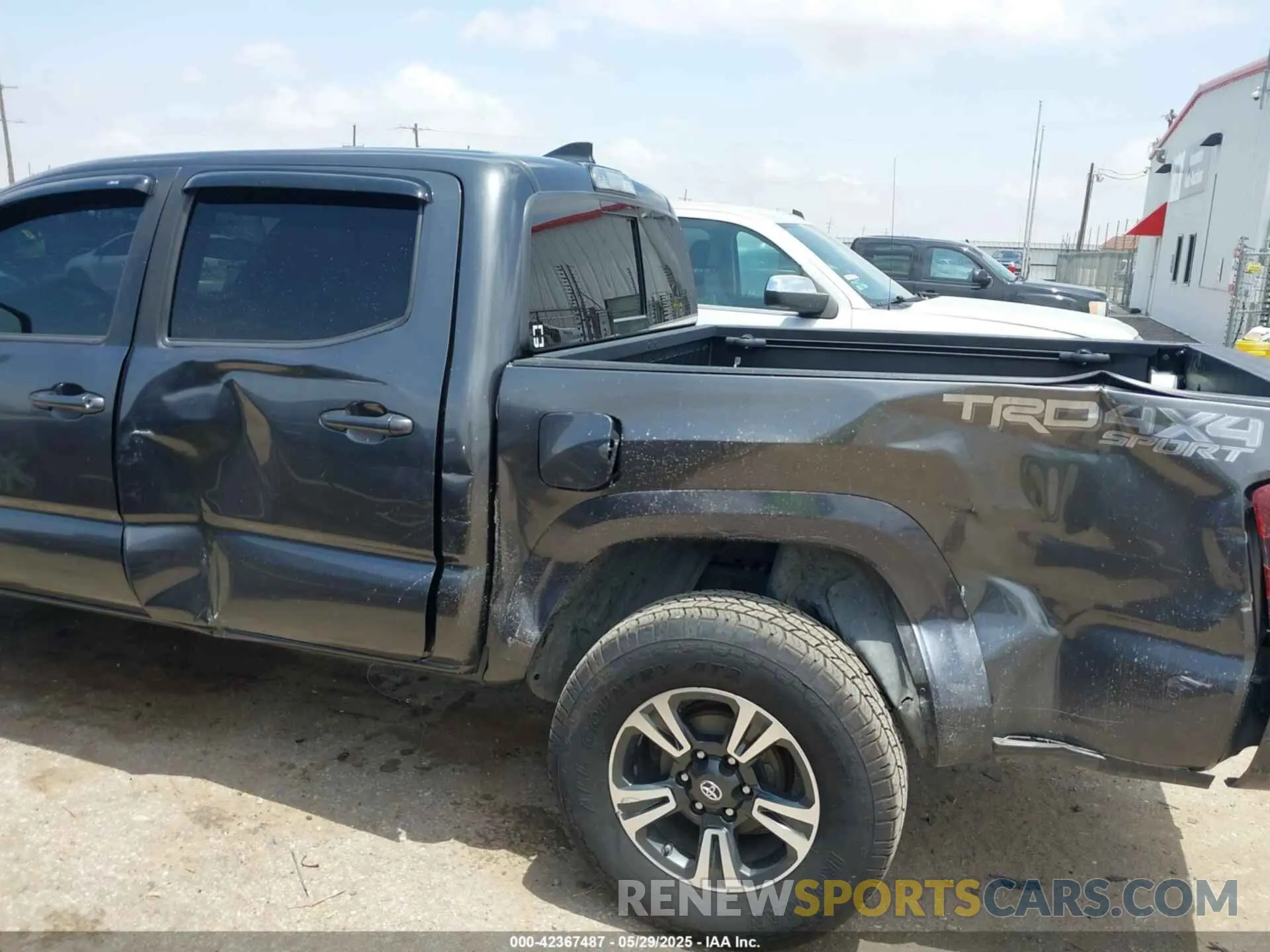 6 fotografías del automóvil dañado 3TMCZ5ANXKM251084 TOYOTA TACOMA 2019