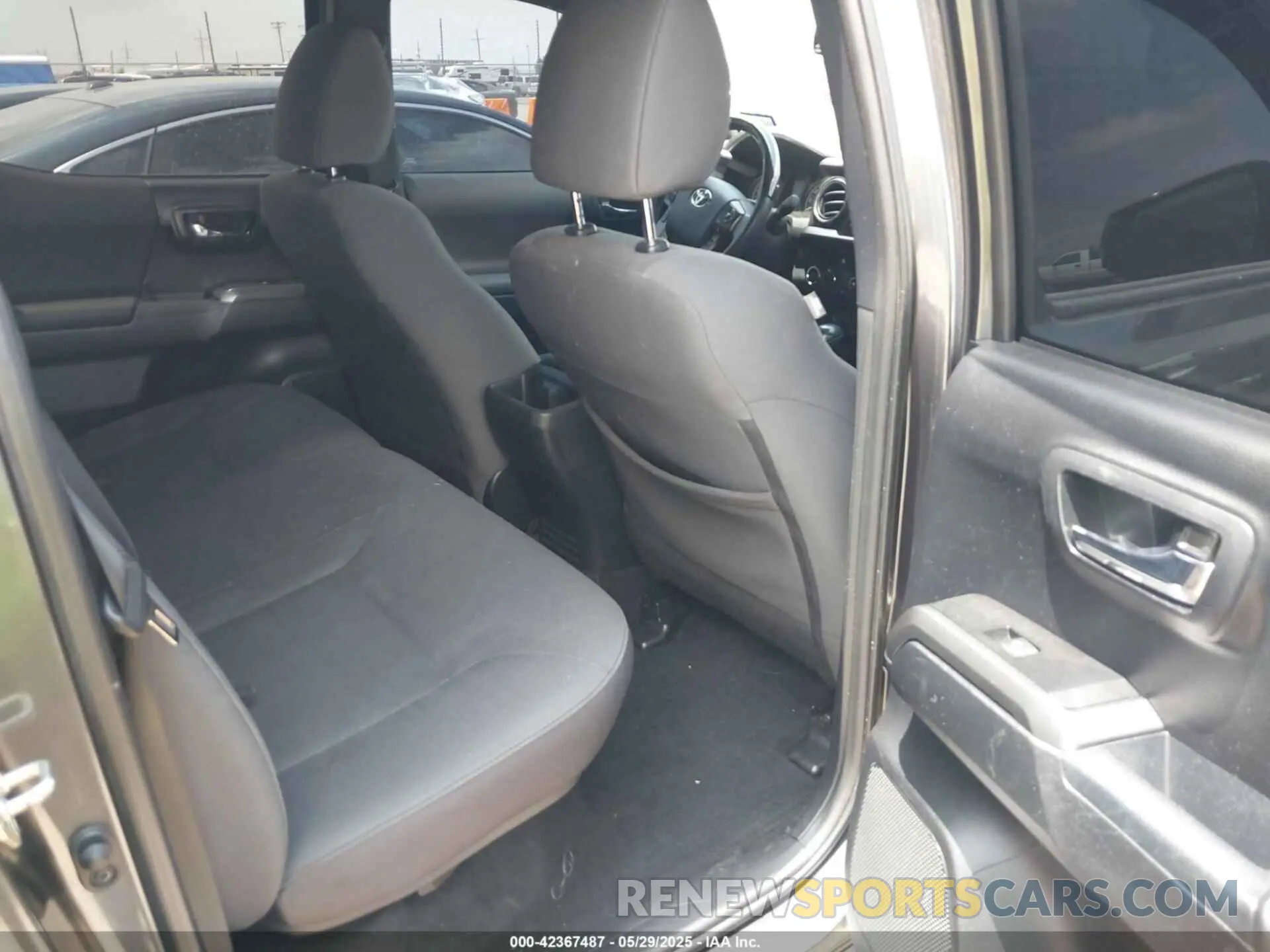 8 fotografías del automóvil dañado 3TMCZ5ANXKM251084 TOYOTA TACOMA 2019