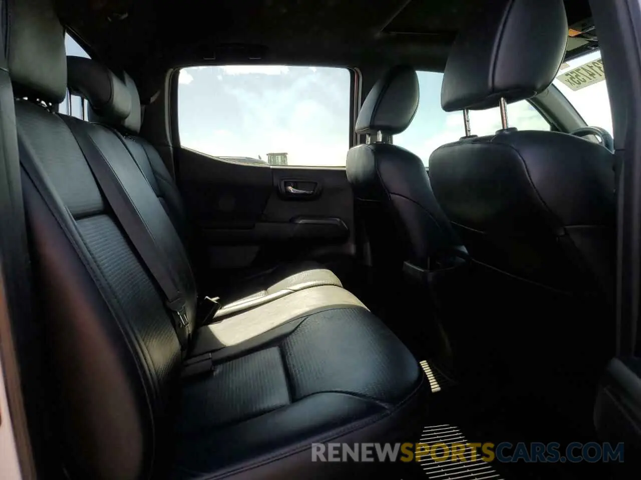 10 fotografías del automóvil dañado 3TMCZ5ANXKM266801 TOYOTA TACOMA 2019