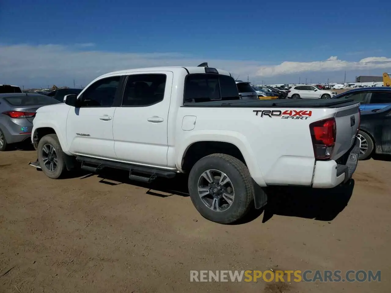 2 fotografías del automóvil dañado 3TMCZ5ANXKM266801 TOYOTA TACOMA 2019
