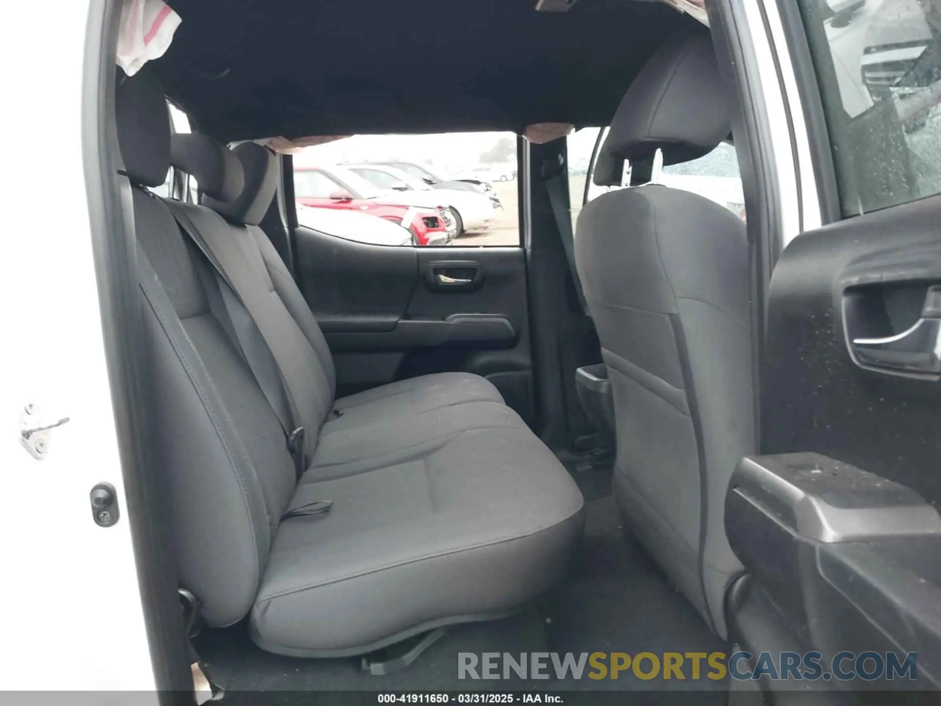 8 fotografías del automóvil dañado 3TMDZ5BN0KM069526 TOYOTA TACOMA 2019