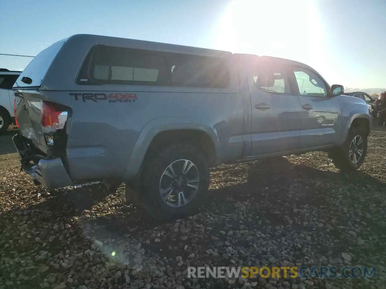 4 fotografías del automóvil dañado 3TMDZ5BN0KM069736 TOYOTA TACOMA 2019