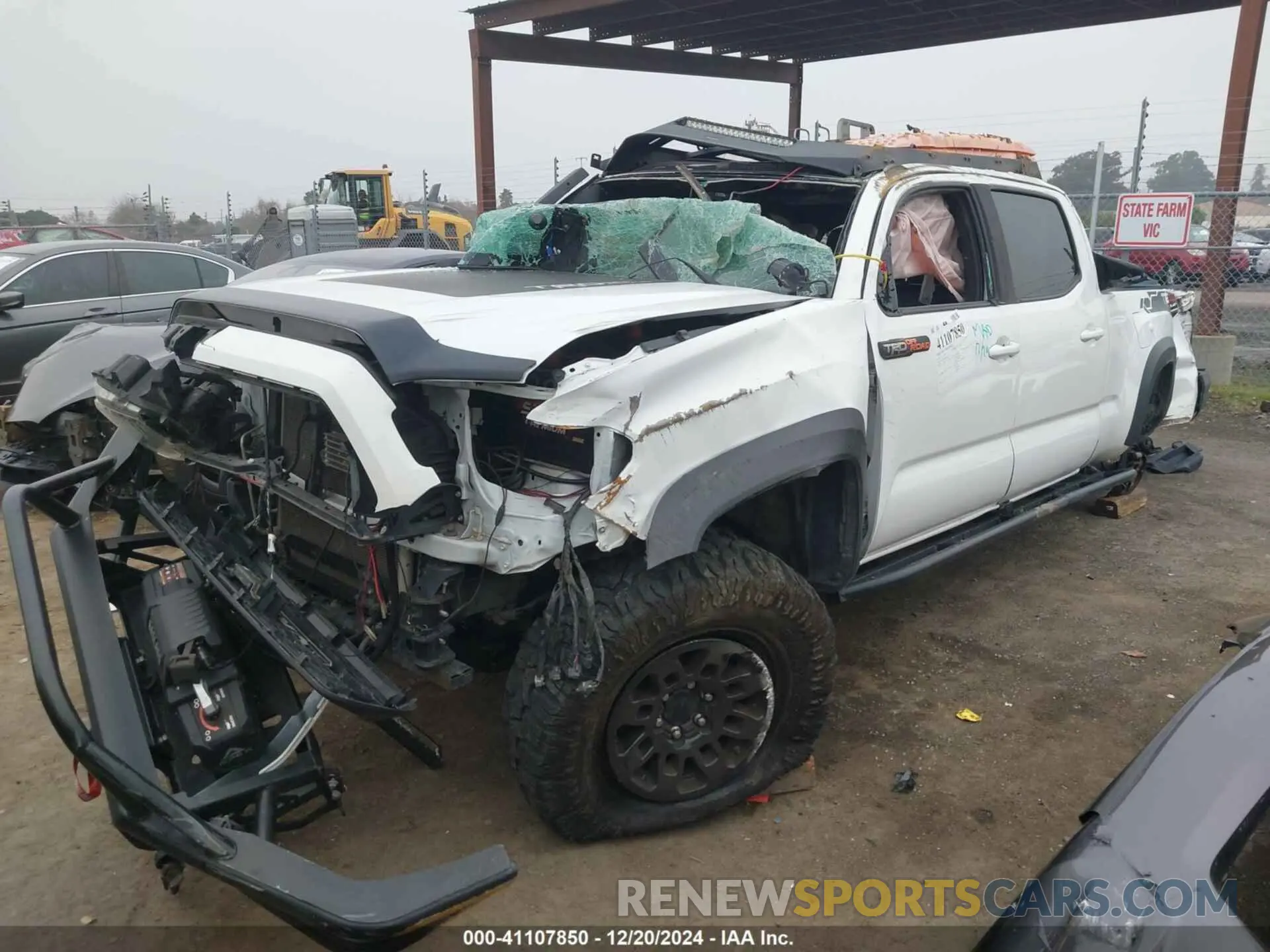 2 fotografías del automóvil dañado 3TMDZ5BN0KM073043 TOYOTA TACOMA 2019