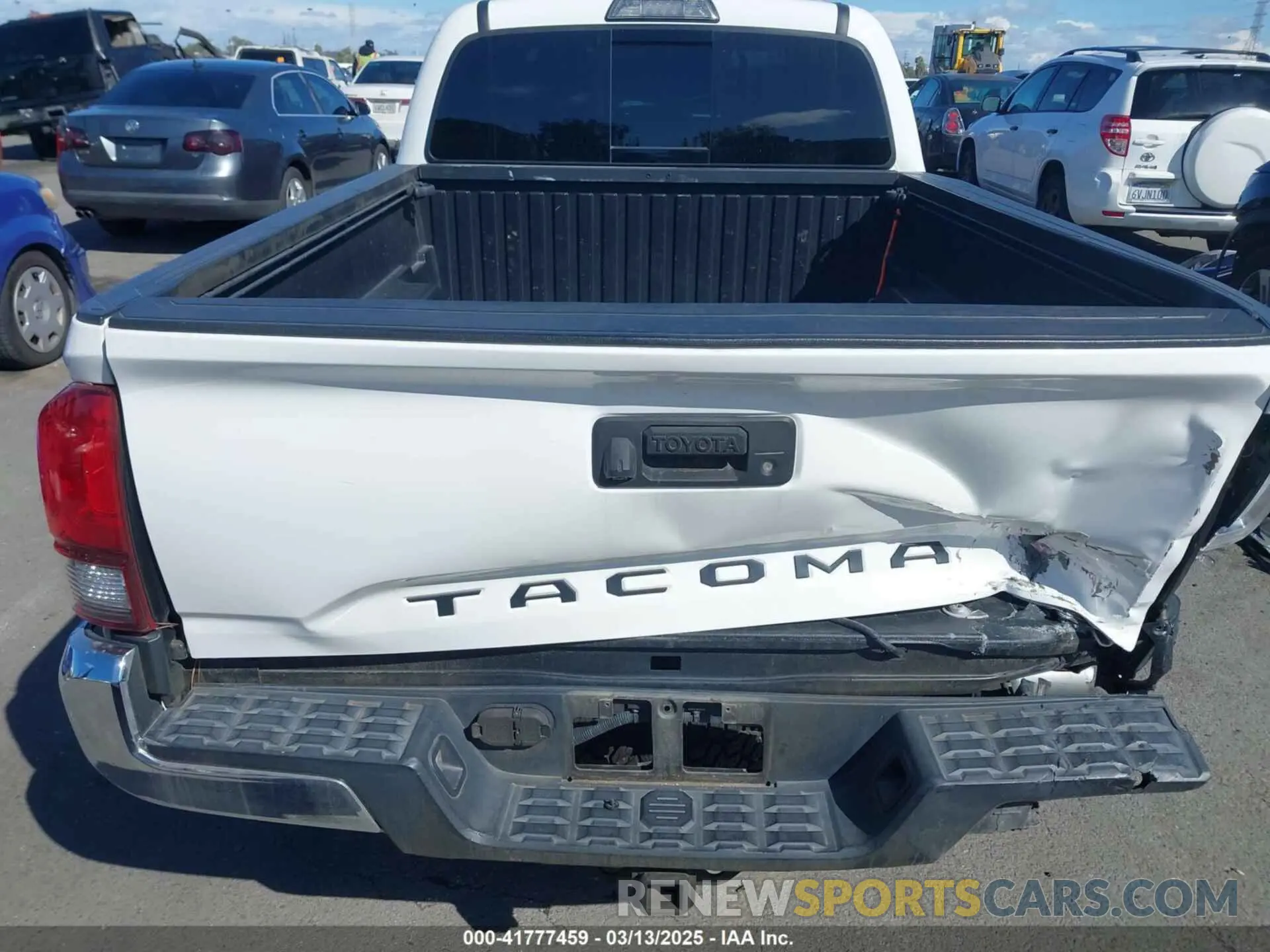 18 fotografías del automóvil dañado 3TMDZ5BN1KM055778 TOYOTA TACOMA 2019