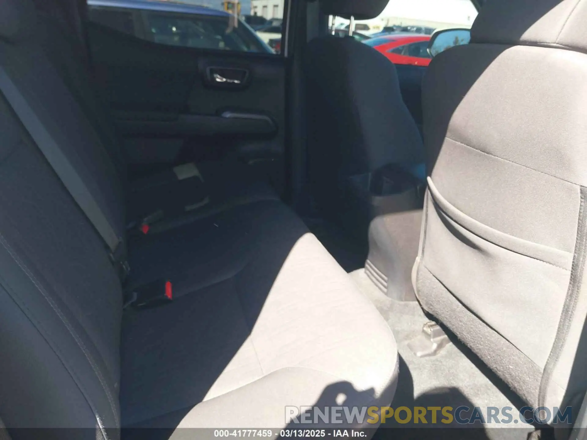 8 fotografías del automóvil dañado 3TMDZ5BN1KM055778 TOYOTA TACOMA 2019
