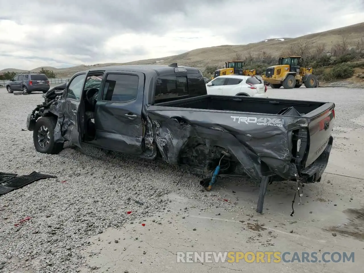 2 fotografías del automóvil dañado 3TMDZ5BN1KM057823 TOYOTA TACOMA 2019