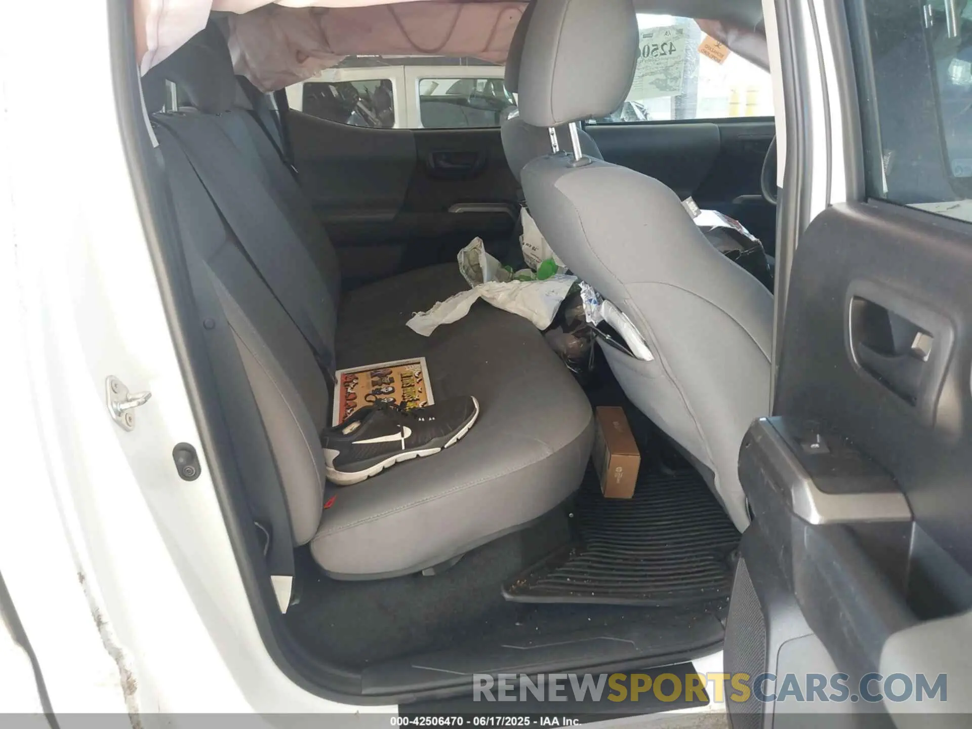 8 fotografías del automóvil dañado 3TMDZ5BN2KM077627 TOYOTA TACOMA 2019