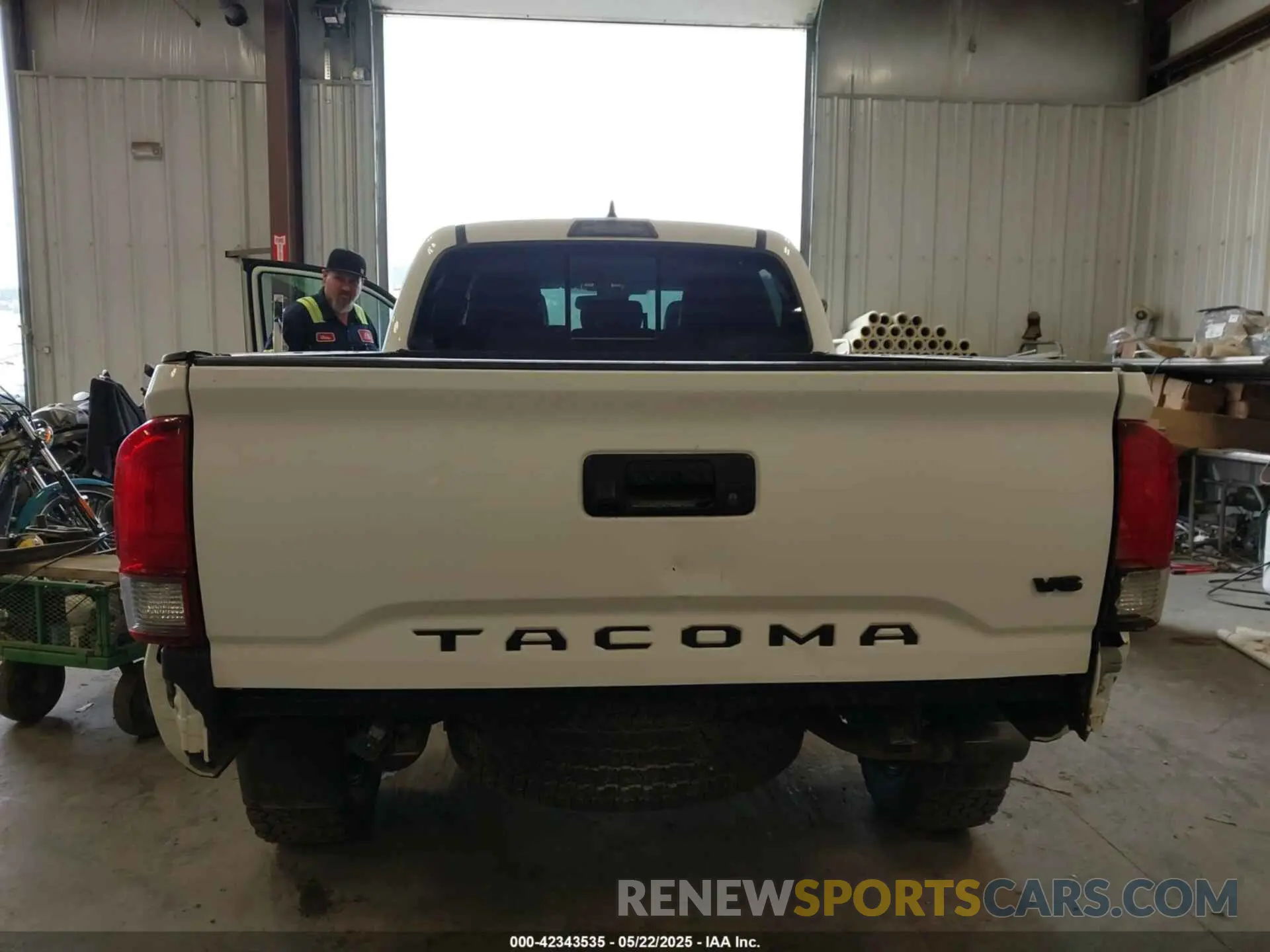 16 fotografías del automóvil dañado 3TMDZ5BN3KM071352 TOYOTA TACOMA 2019