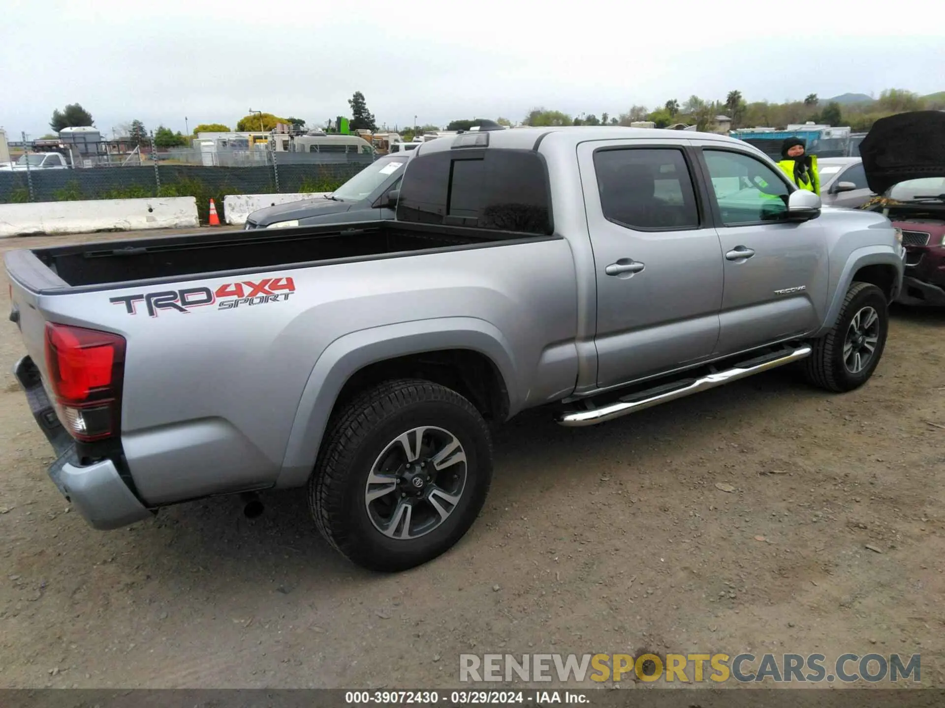 4 fotografías del automóvil dañado 3TMDZ5BN4KM065141 TOYOTA TACOMA 2019