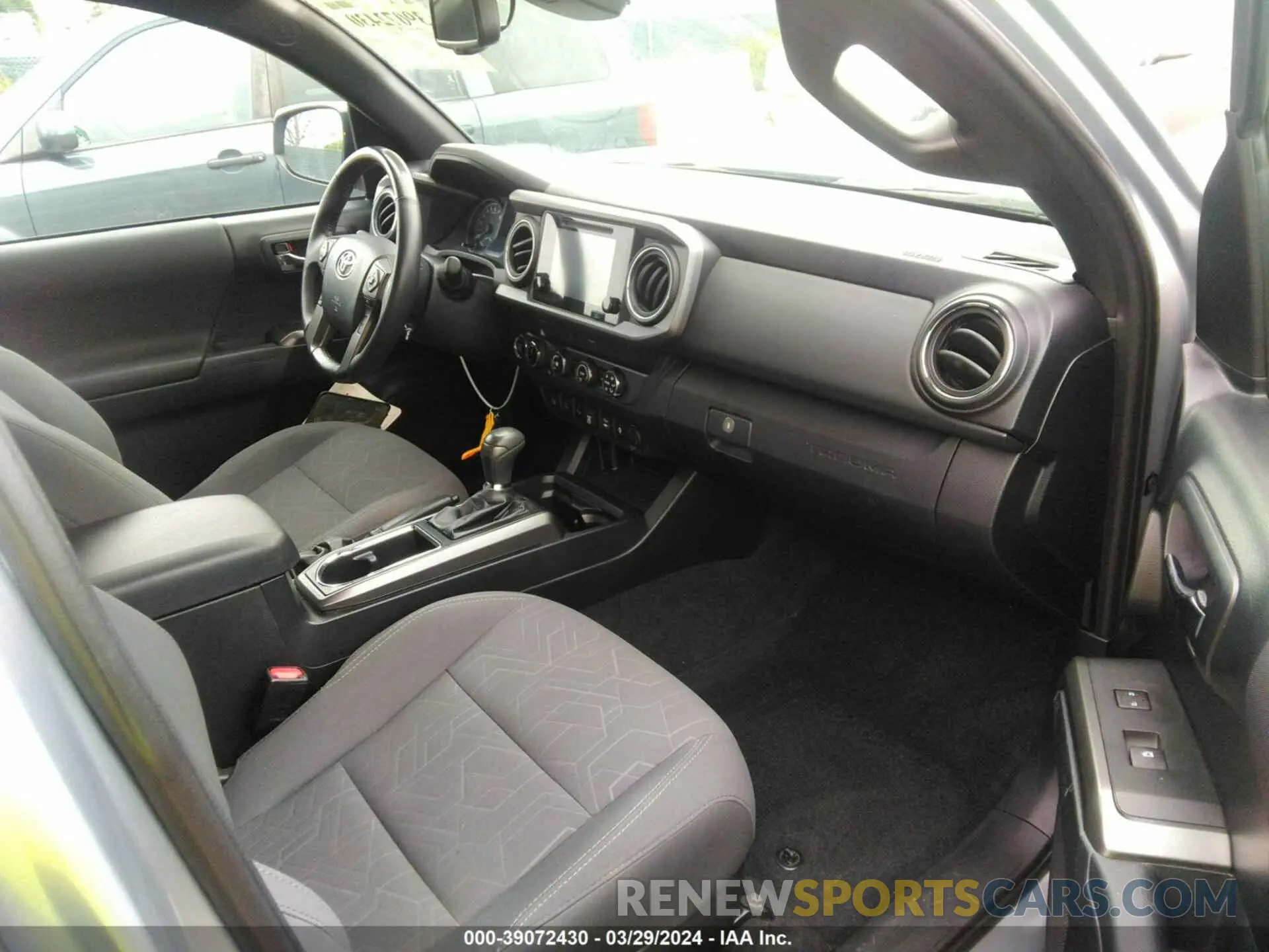 5 fotografías del automóvil dañado 3TMDZ5BN4KM065141 TOYOTA TACOMA 2019