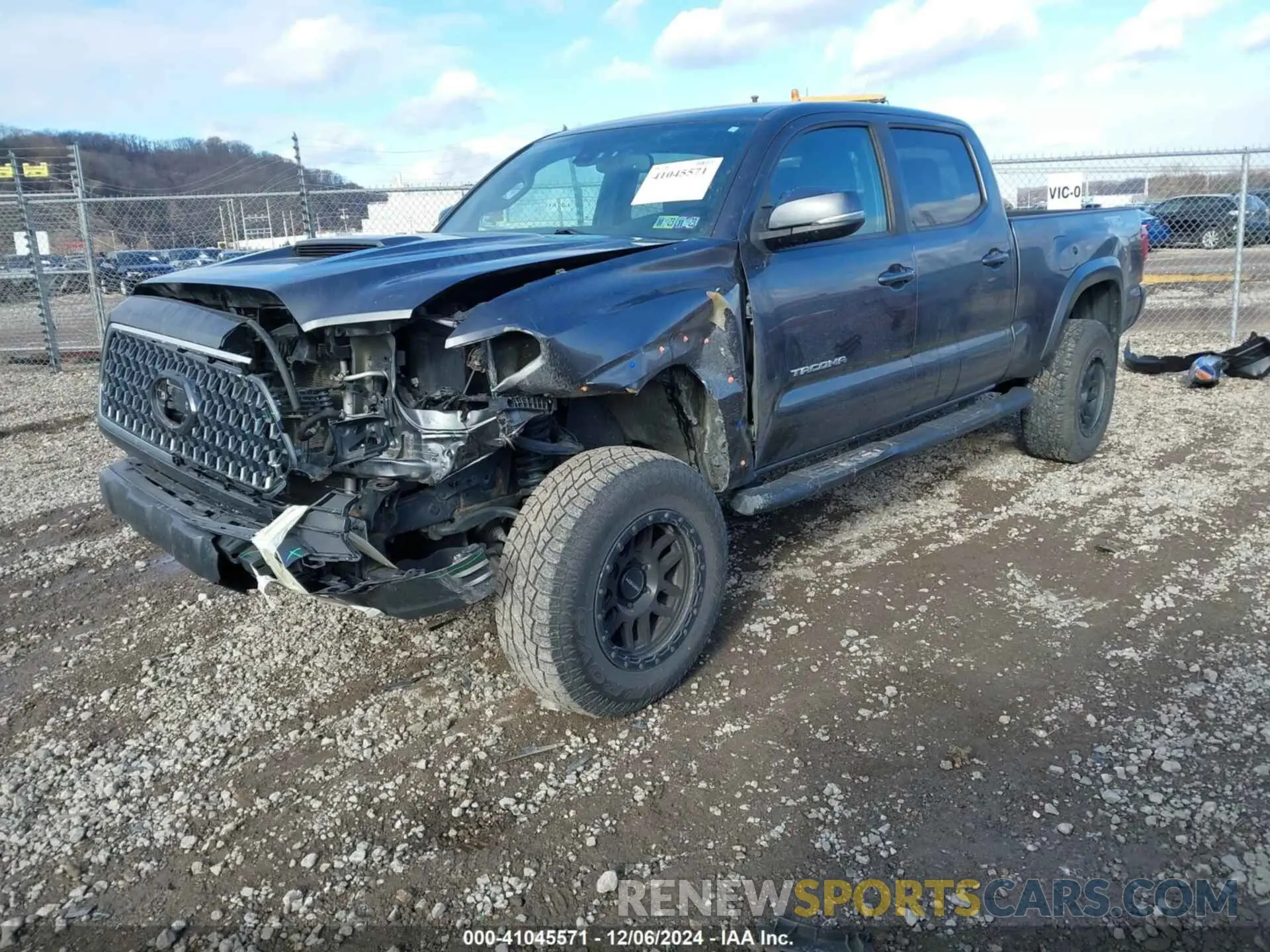 2 fotografías del automóvil dañado 3TMDZ5BN4KM066628 TOYOTA TACOMA 2019