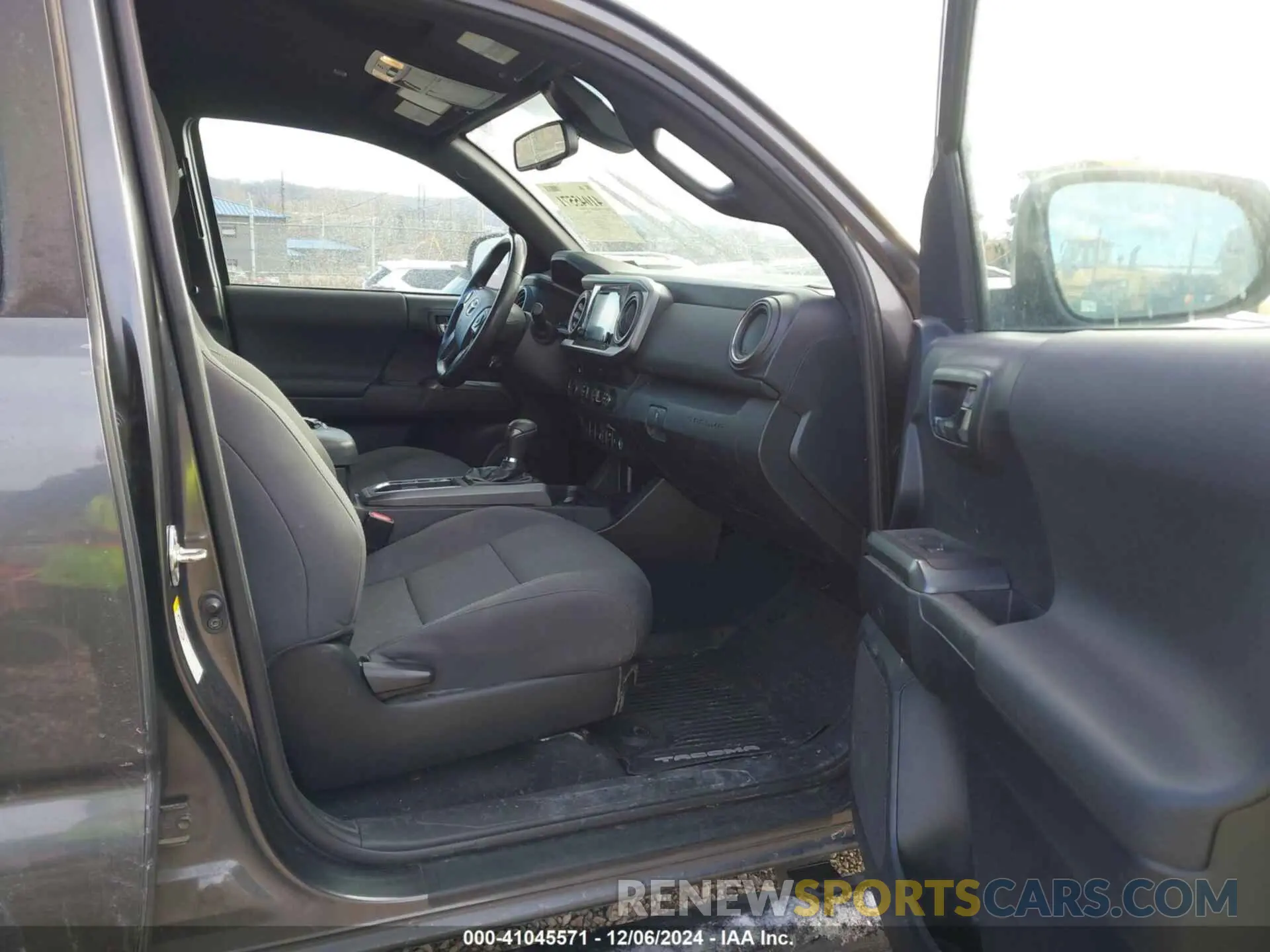 5 fotografías del automóvil dañado 3TMDZ5BN4KM066628 TOYOTA TACOMA 2019