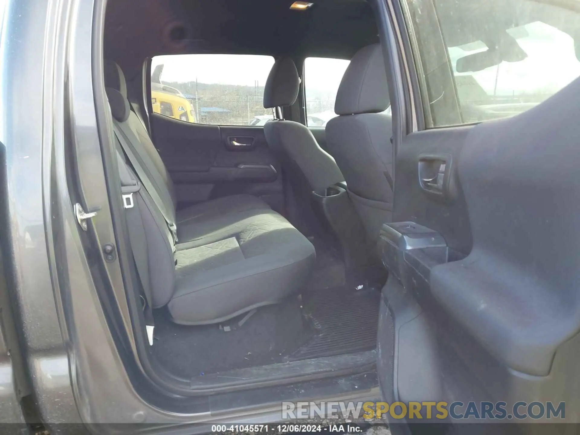 8 fotografías del automóvil dañado 3TMDZ5BN4KM066628 TOYOTA TACOMA 2019