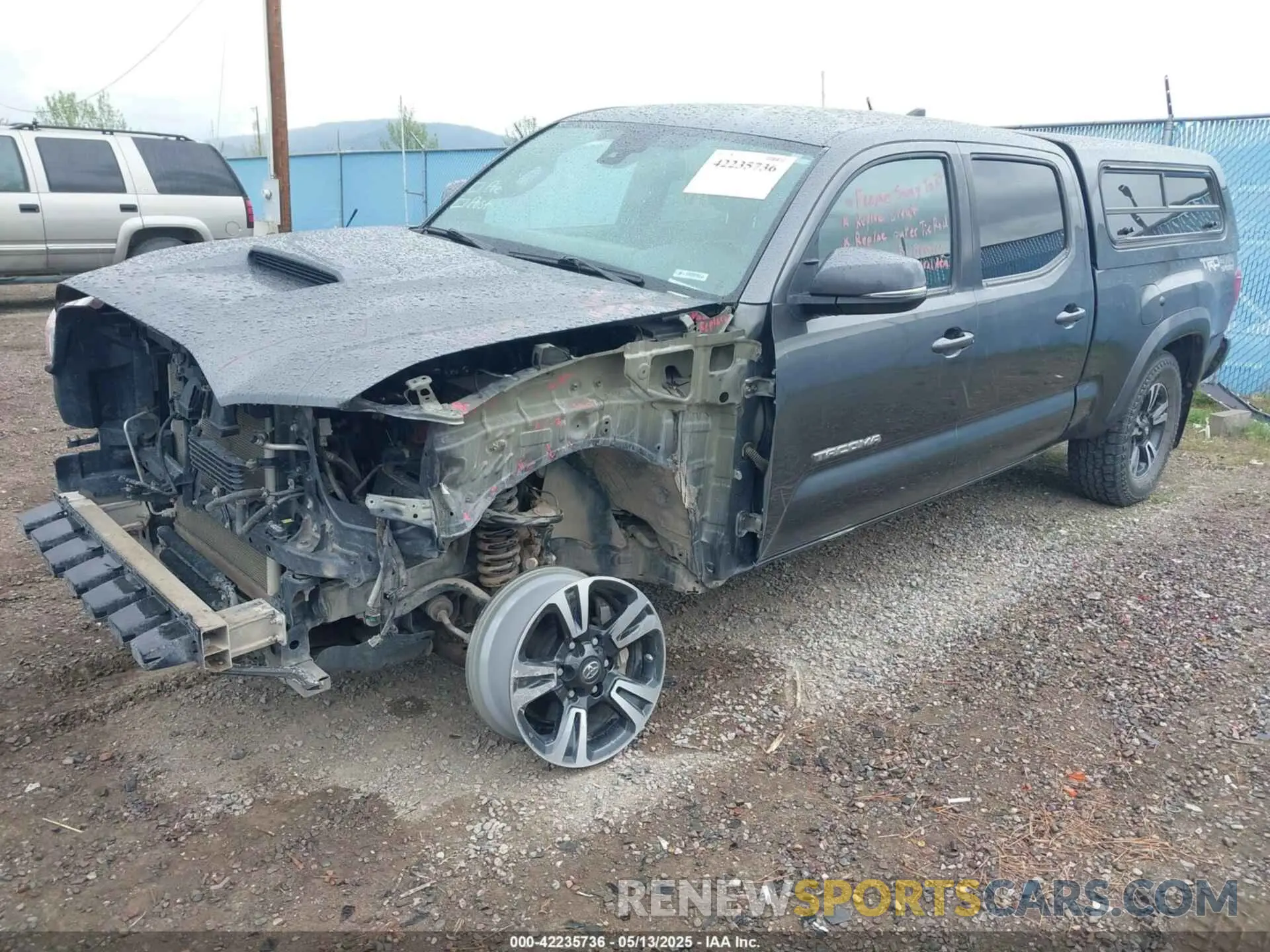 2 fotografías del automóvil dañado 3TMDZ5BN4KM068671 TOYOTA TACOMA 2019