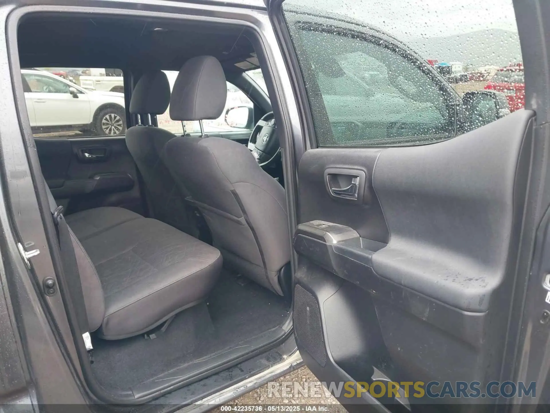 8 fotografías del automóvil dañado 3TMDZ5BN4KM068671 TOYOTA TACOMA 2019