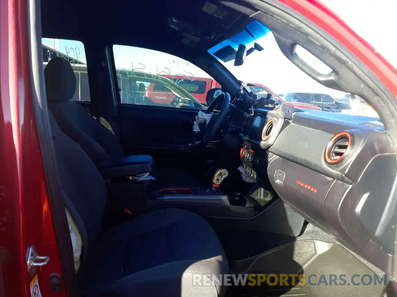 5 fotografías del automóvil dañado 3TMDZ5BN6KM060667 TOYOTA TACOMA 2019