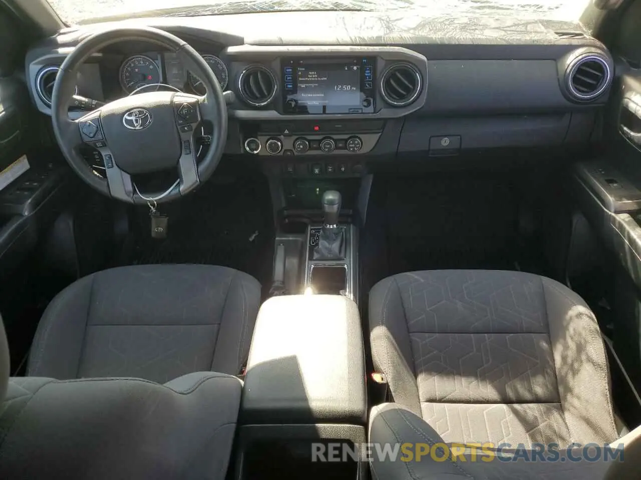 8 fotografías del automóvil dañado 3TMDZ5BN6KM069904 TOYOTA TACOMA 2019