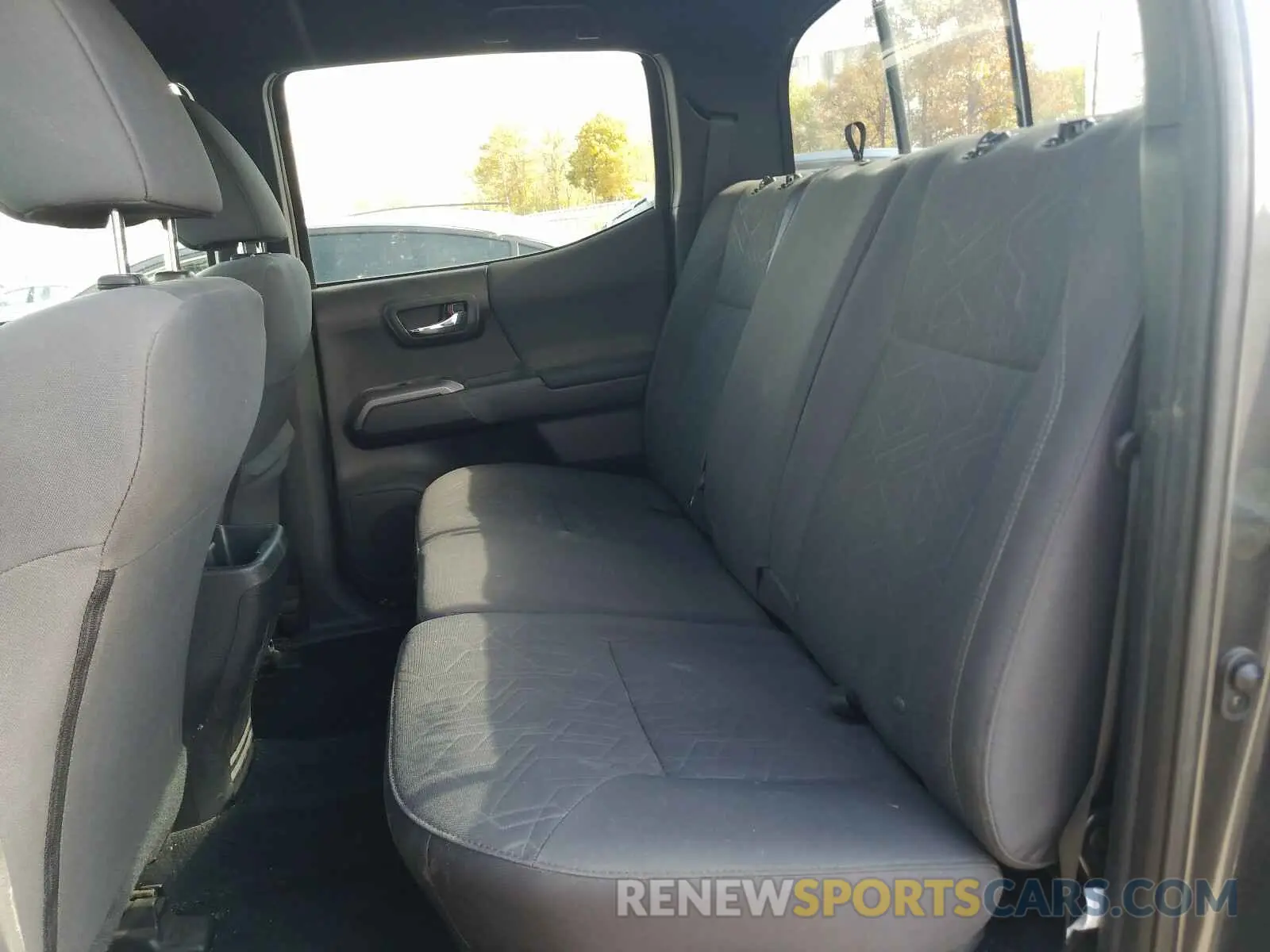 6 fotografías del automóvil dañado 3TMDZ5BN9KM072442 TOYOTA TACOMA 2019