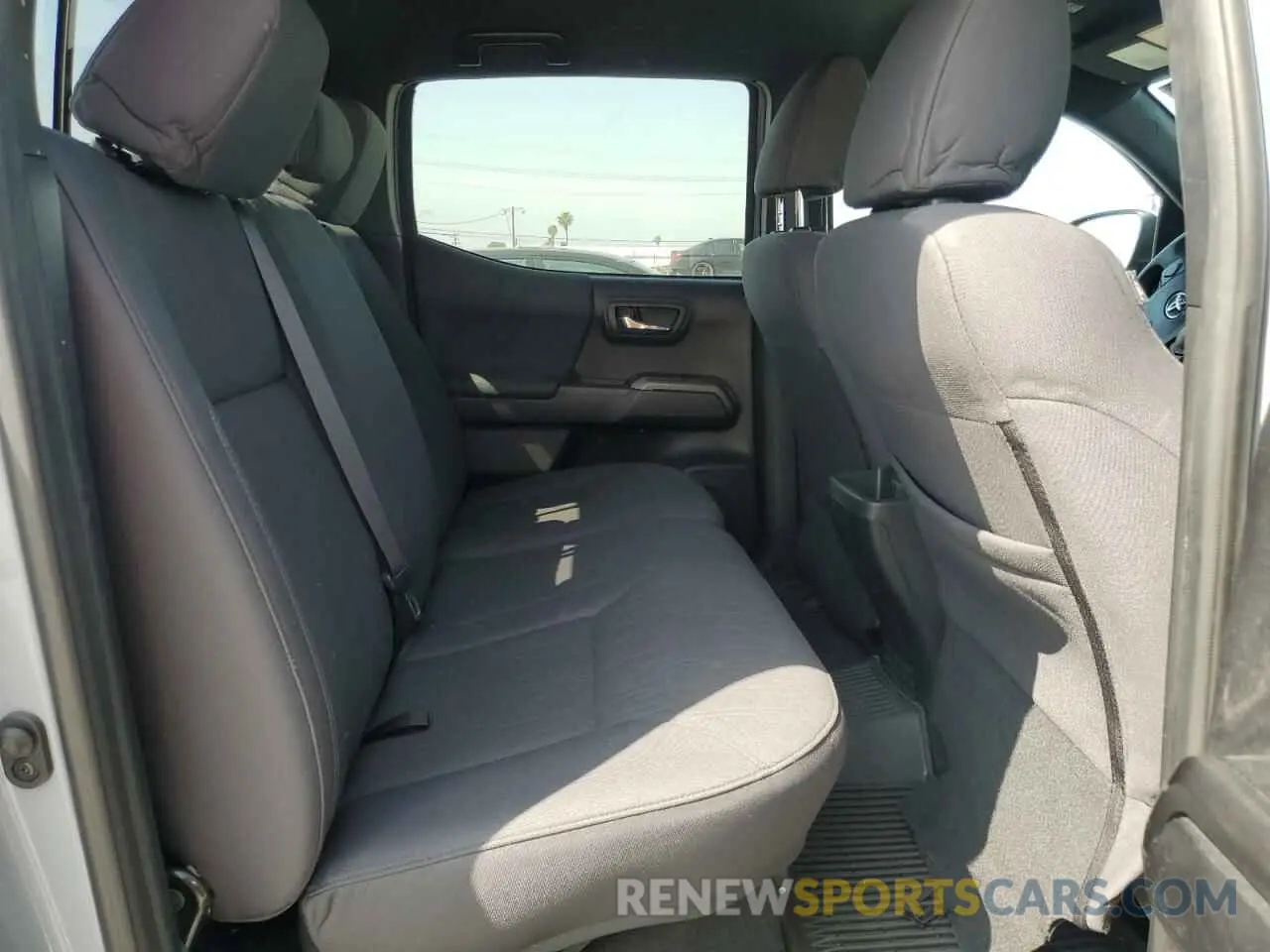 10 fotografías del automóvil dañado 3TMDZ5BN9KM074238 TOYOTA TACOMA 2019