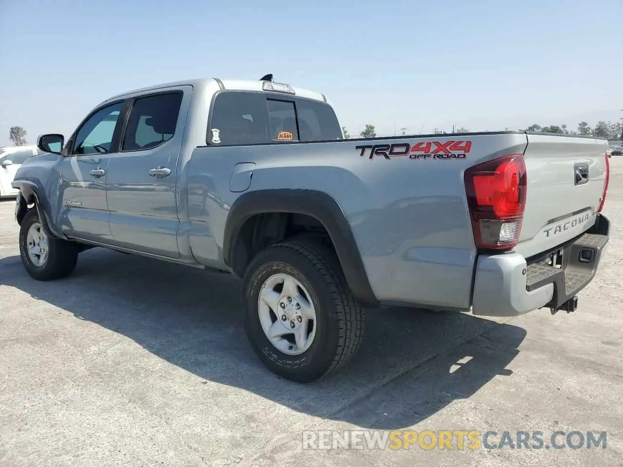 2 fotografías del automóvil dañado 3TMDZ5BN9KM074238 TOYOTA TACOMA 2019