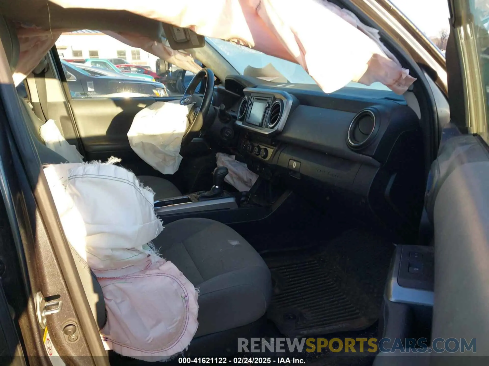 5 fotografías del automóvil dañado 3TMDZ5BNXKM057223 TOYOTA TACOMA 2019